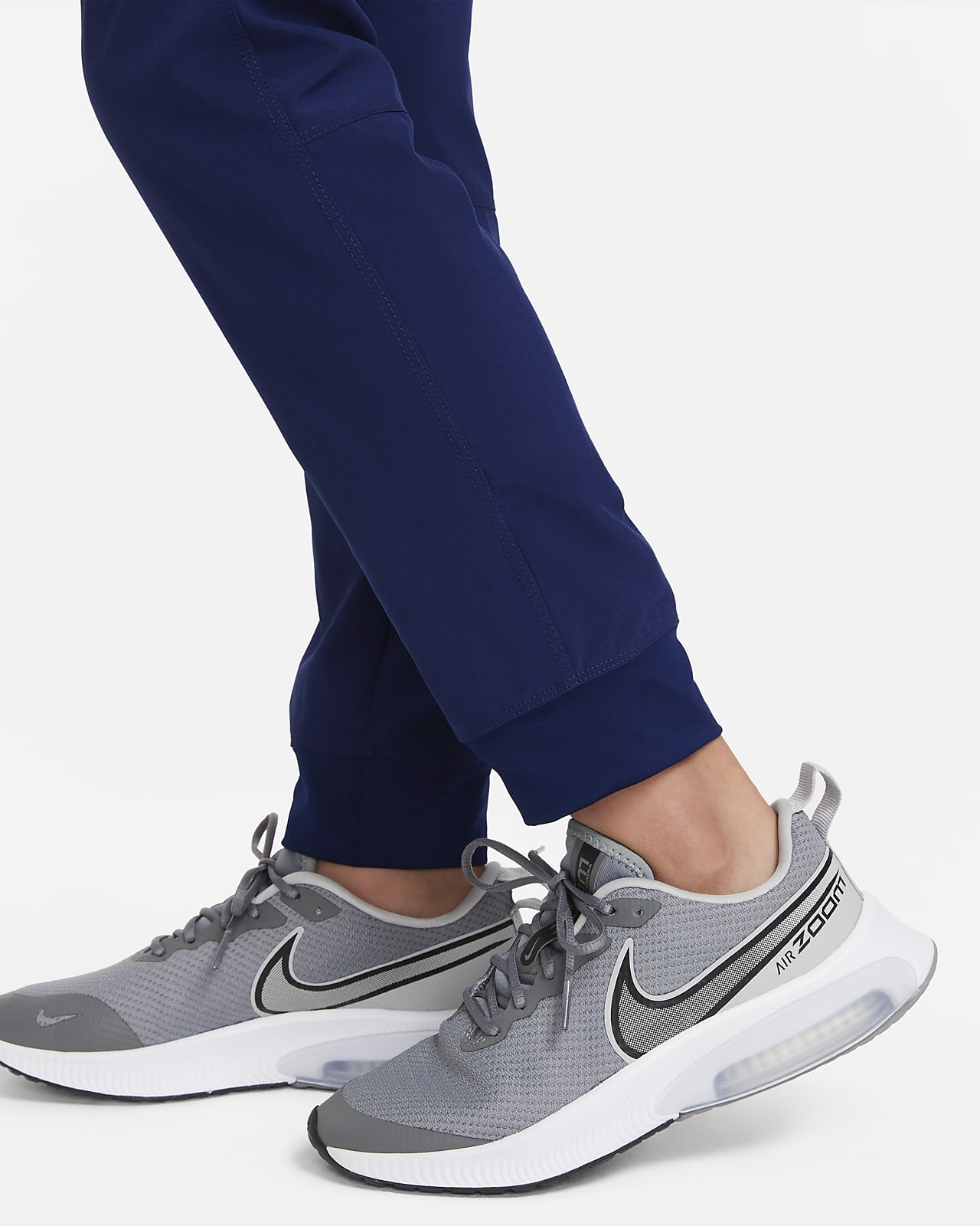 Nike Dri-FIT Geweven trainingsbroek voor jongens. Nike BE