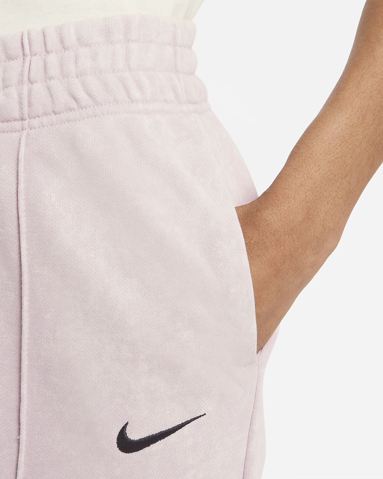 Nike Sportswear Essential Collection 