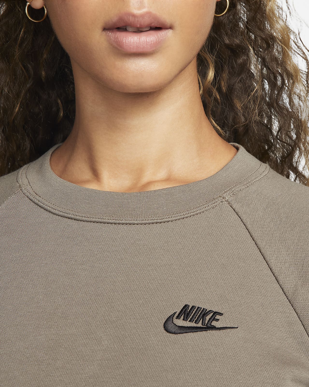 nike sportswear essential crewneck