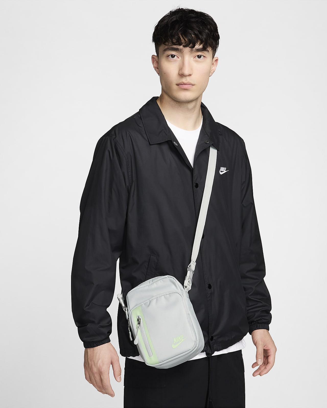 Taška Nike Elemental Premium přes rameno (4 l)
