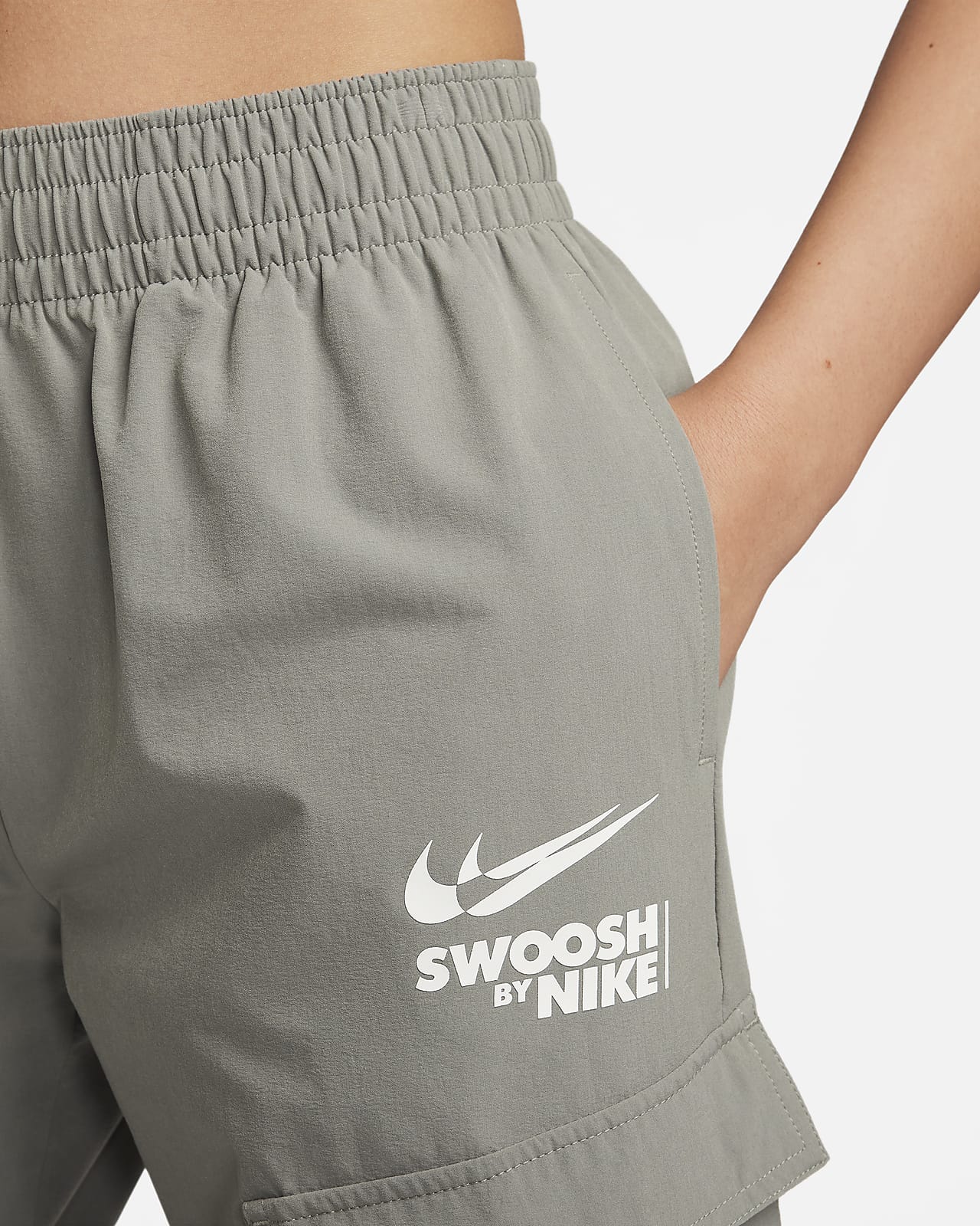 Nike Sportswear Women's Oversized High-Waisted Woven Cargo Trousers. Nike LU
