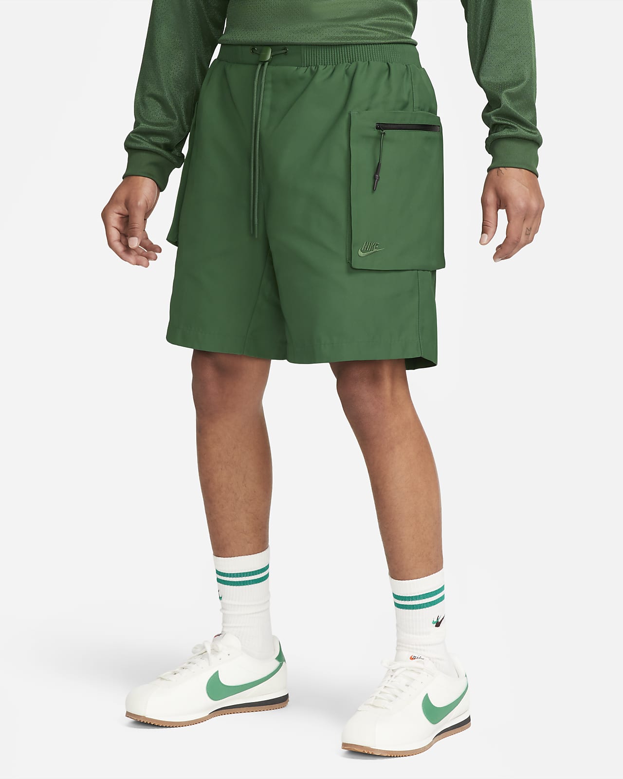 Men's woven shorts store nike sportswear tech pack