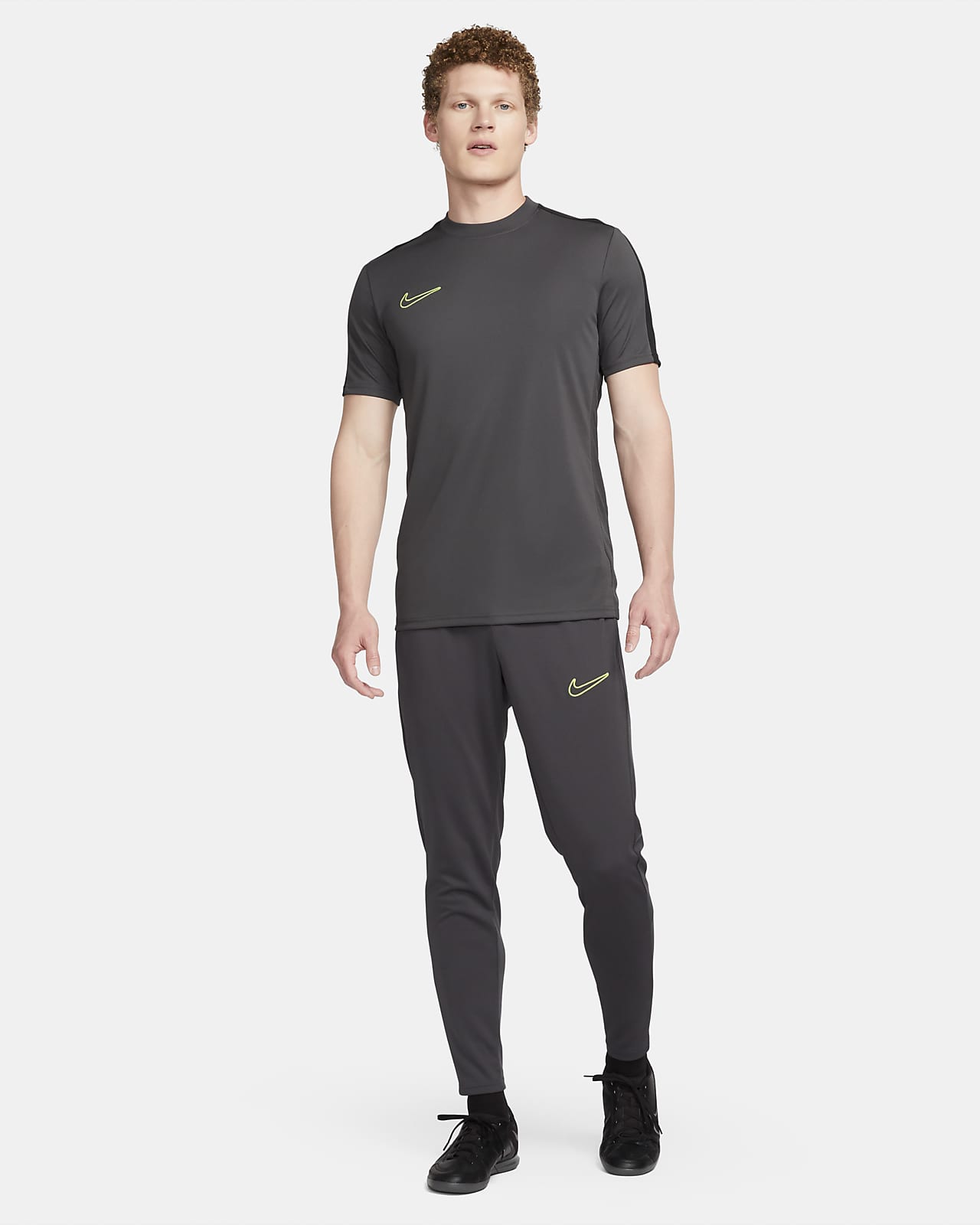 nike shirt and pants
