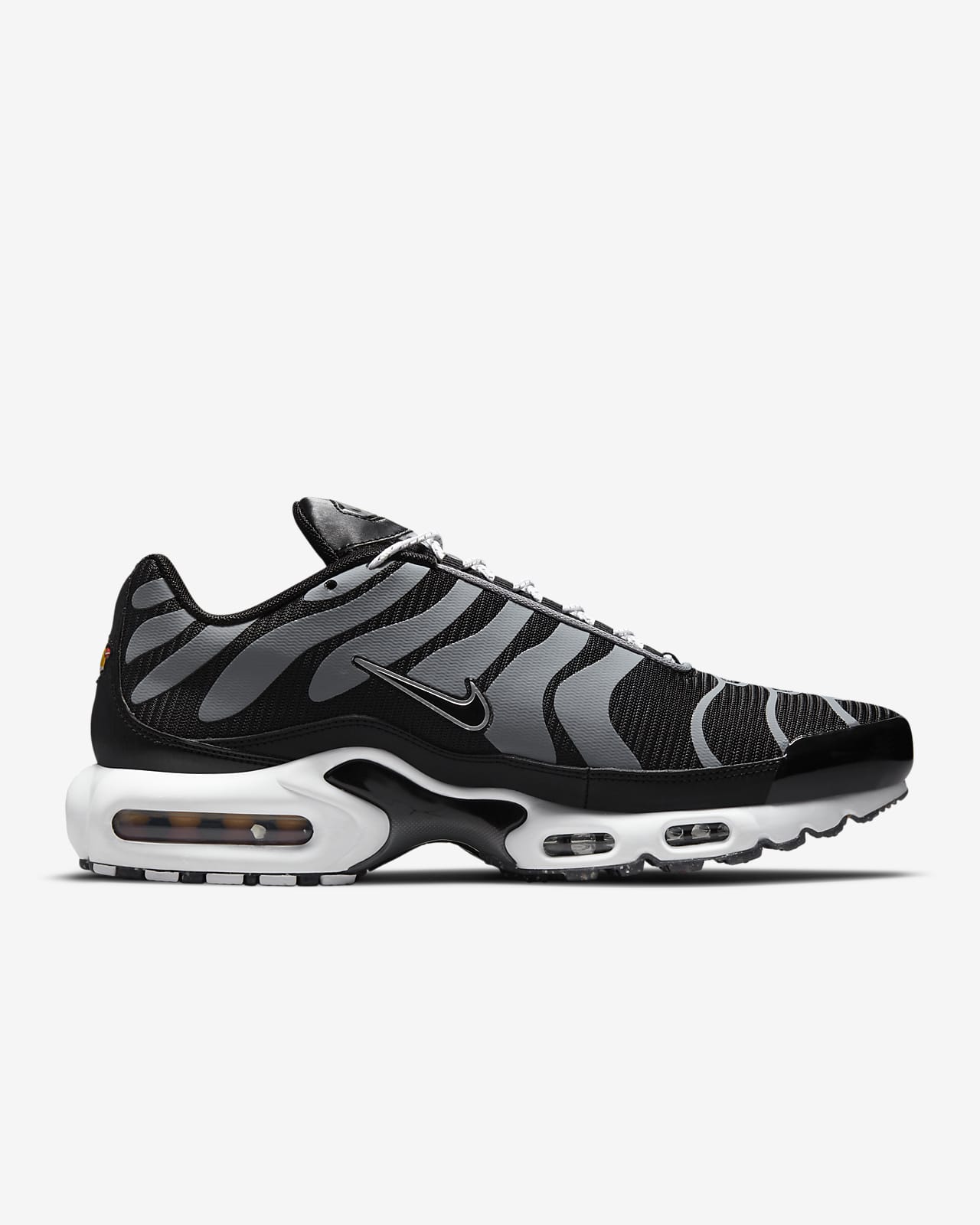 nike air max plus men's black and white