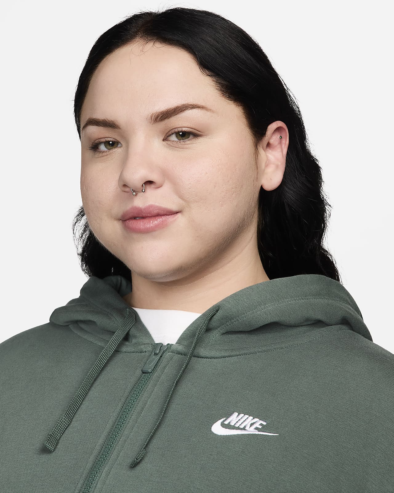 Sudadera con gorro con cuello en embudo para mujer (talla grande) Nike  Sportswear Club Fleece