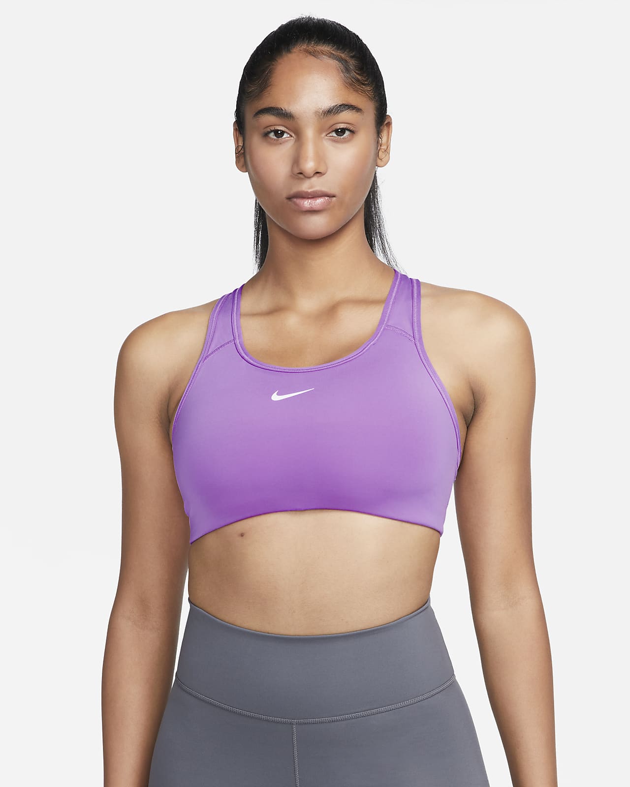 Bra deportivo con almohadilla una pieza de media para mujer Nike Swoosh . Nike
