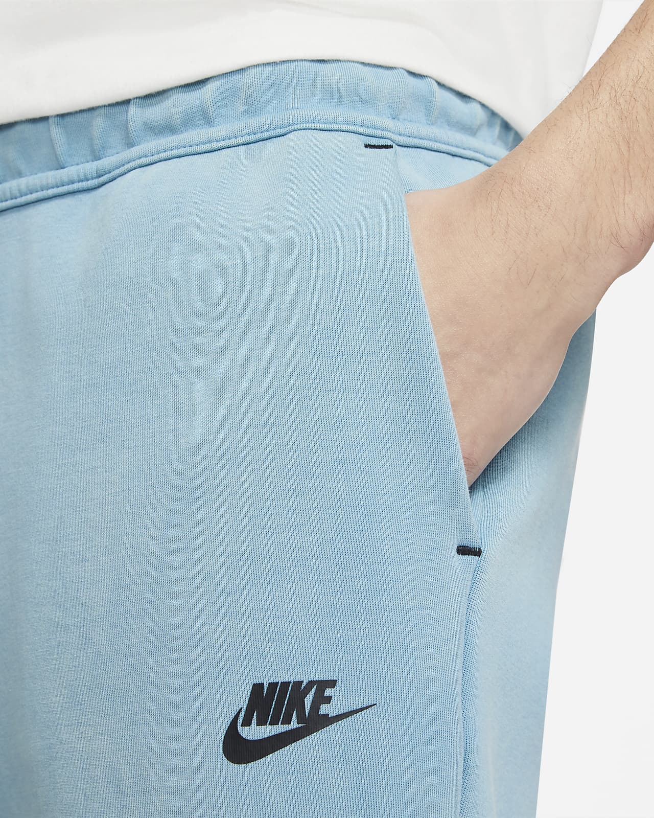 Buy > teal nike tech > in stock