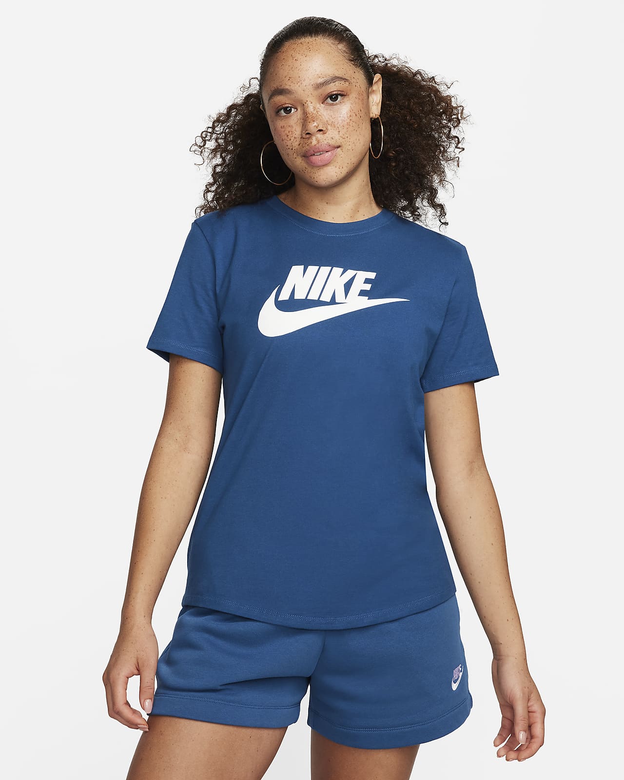 Playera para mujer Nike Sportswear Club Essentials.