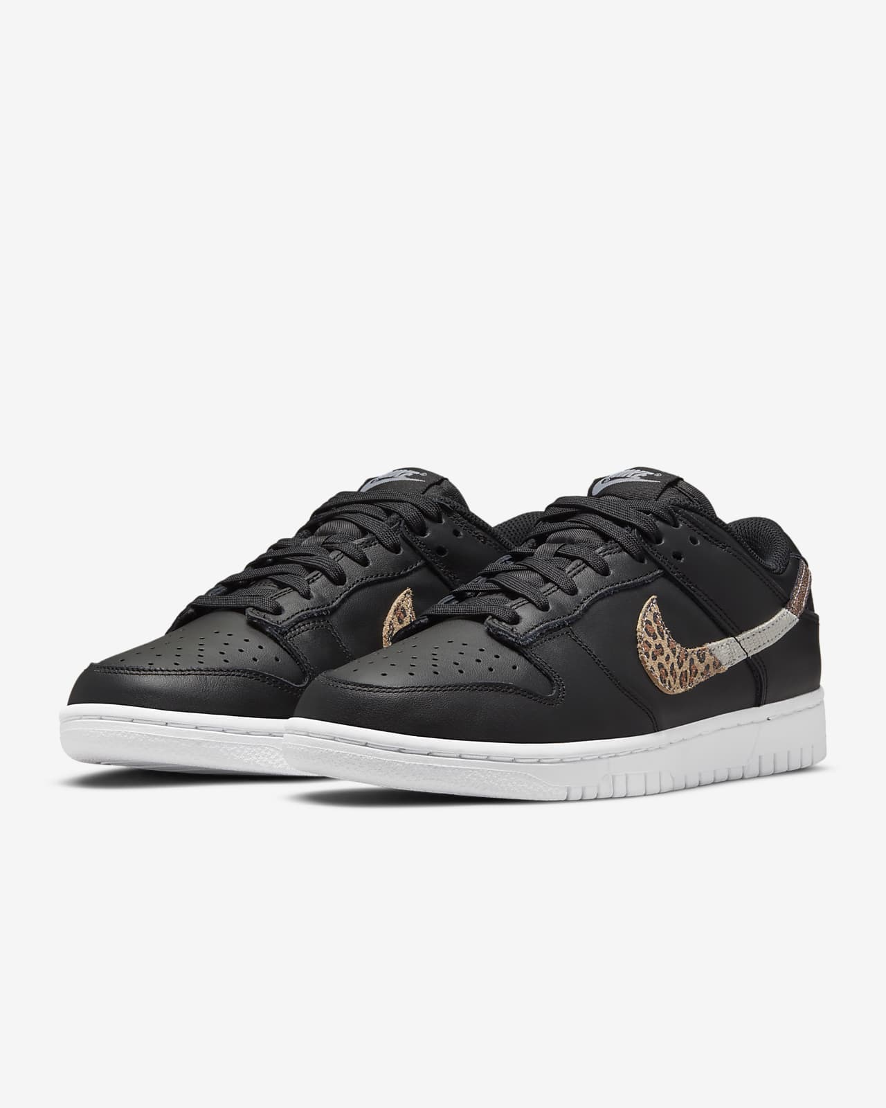 Nike Dunk Low SE Women's Shoes. Nike SG