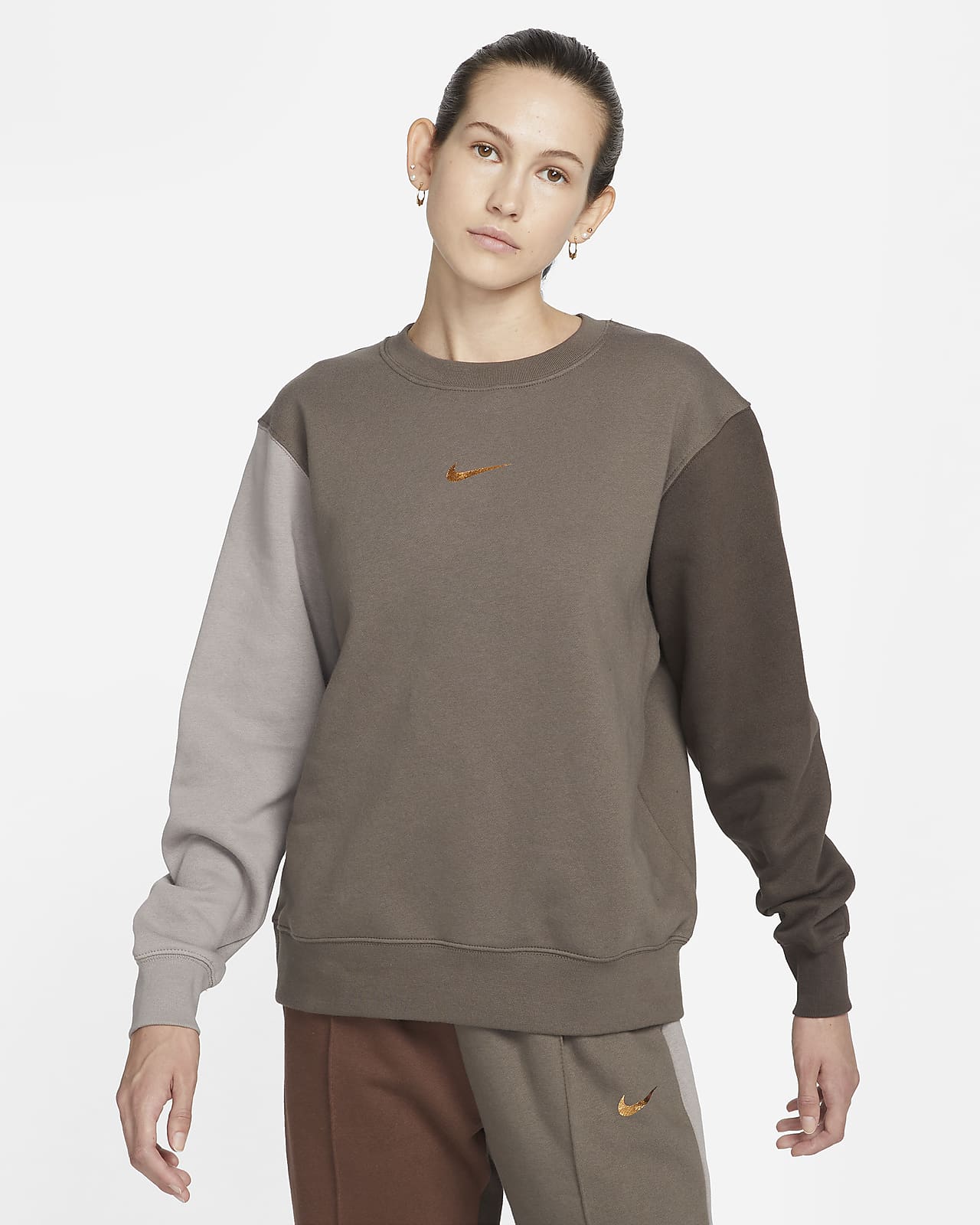 nike training crew neck sweat with swoosh logo in grey