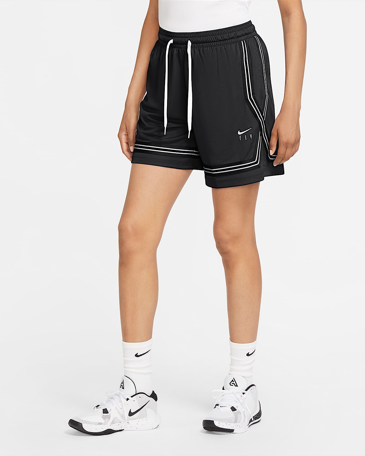 Shorts de básquetbol para mujer Nike DriFIT Swoosh Fly.