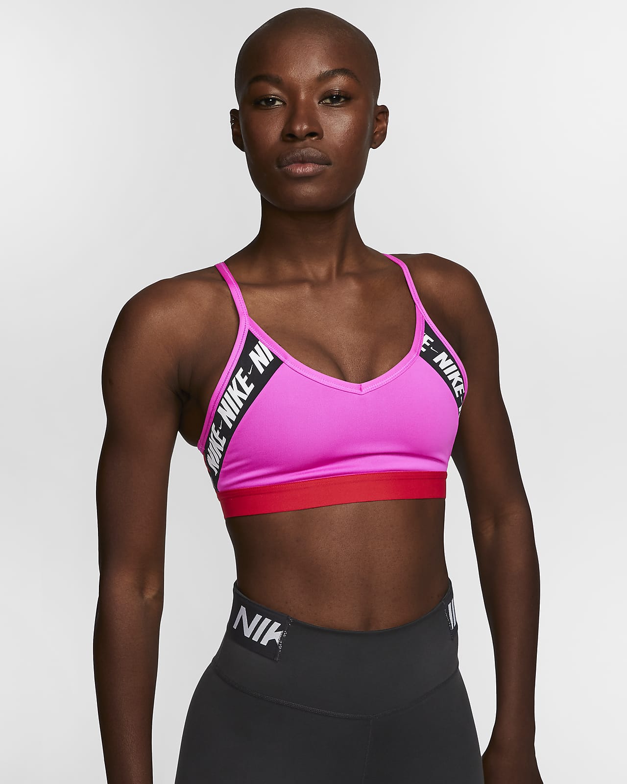 nike sujetador deportivo training indy logo