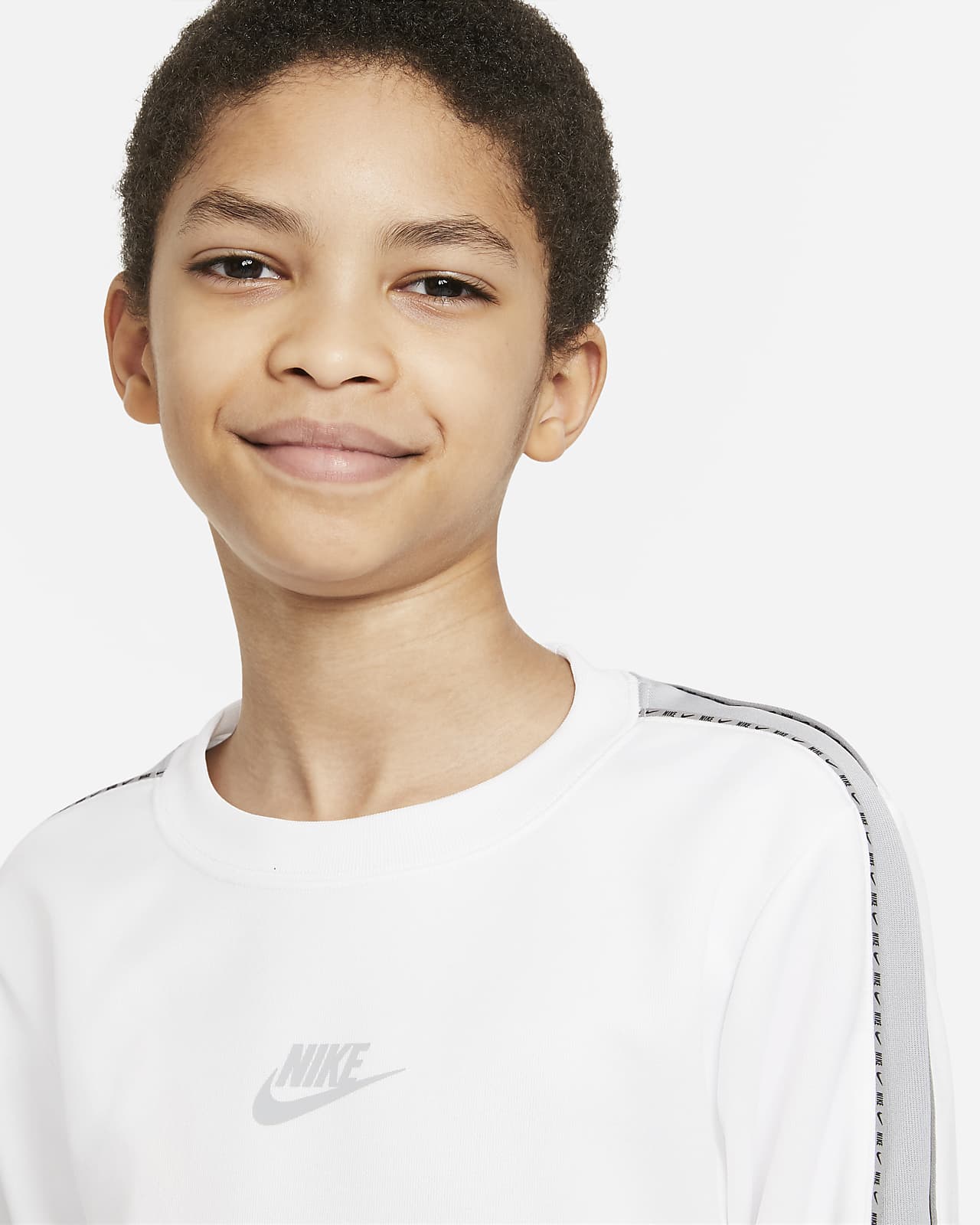 Nike Sportswear Older Kids' (Boys') Crew Sweatshirt. Nike IL