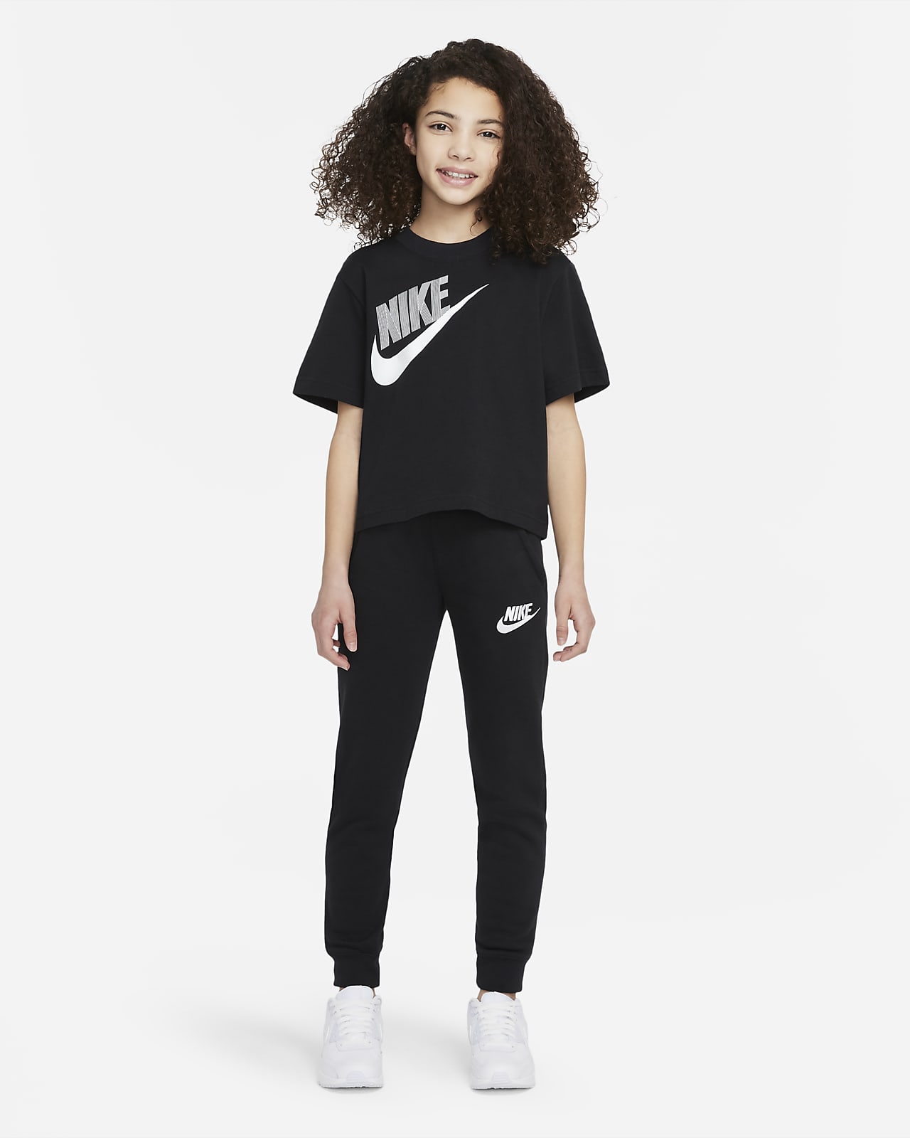 Nike Sportswear Essential Older Kids' (Girls') Boxy Dance T-Shirt. Nike GB