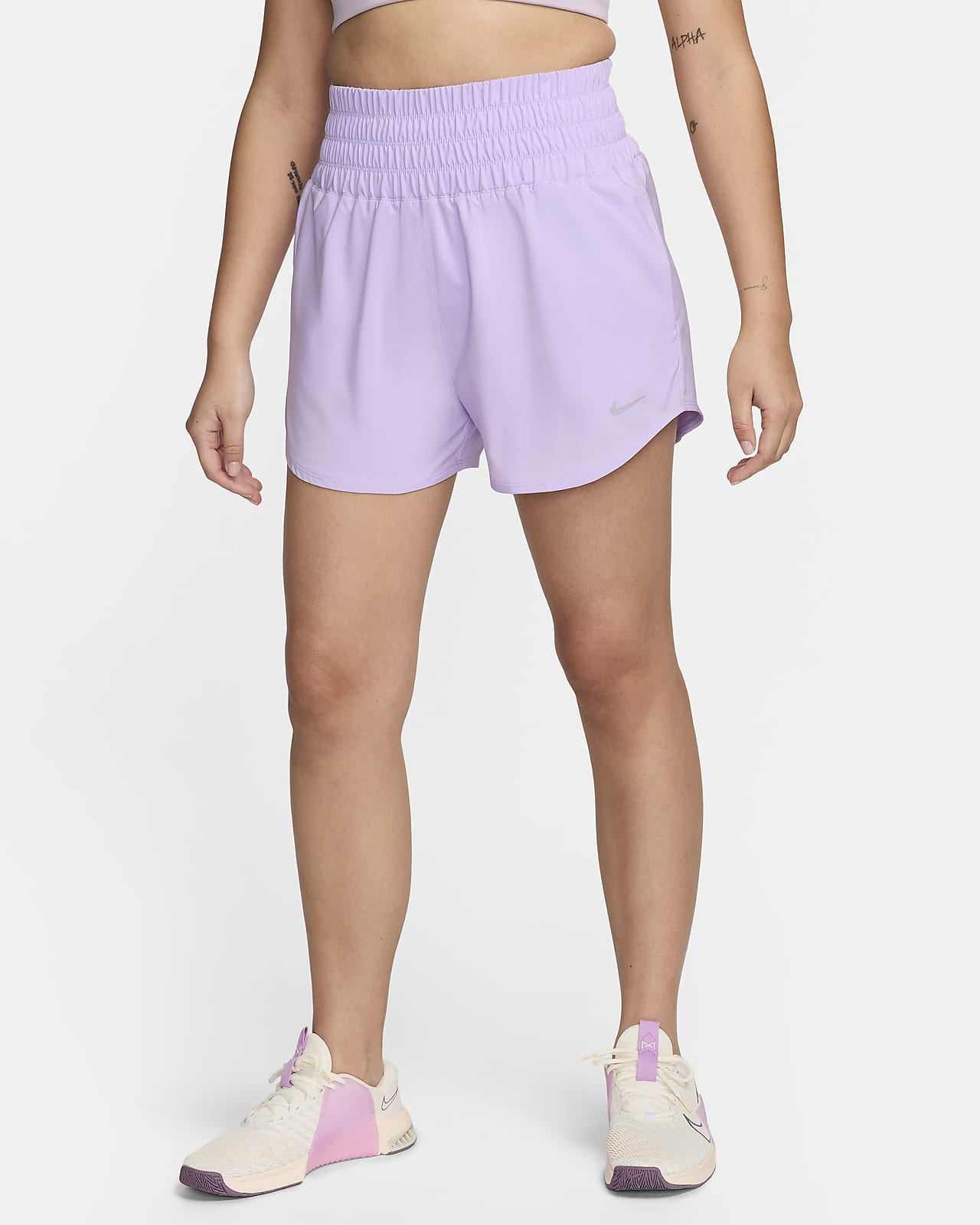 Shorts med extra hög midja Nike One Dri-FIT 7,5 cm med innerbyxor för kvinnor