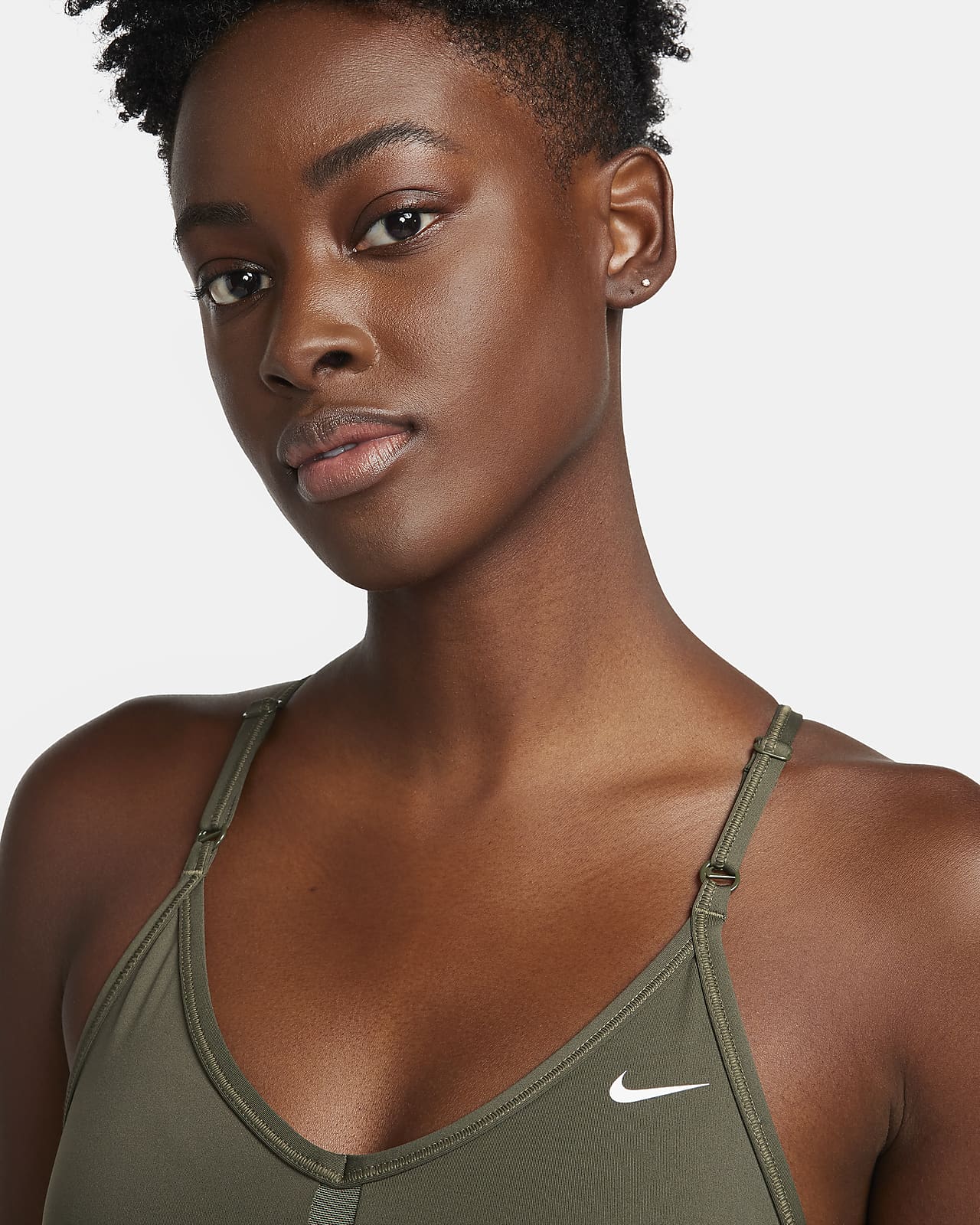 Nike Indy gepolsterter Sport-BH mit leichtem Halt und V-Ausschnitt