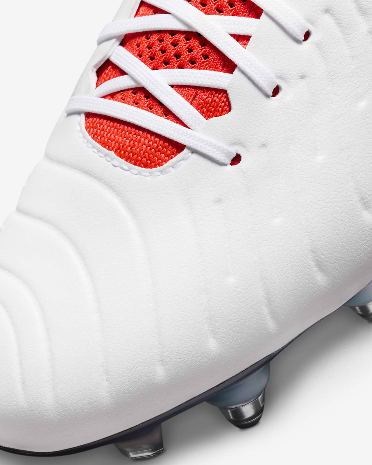 white nike tiempo