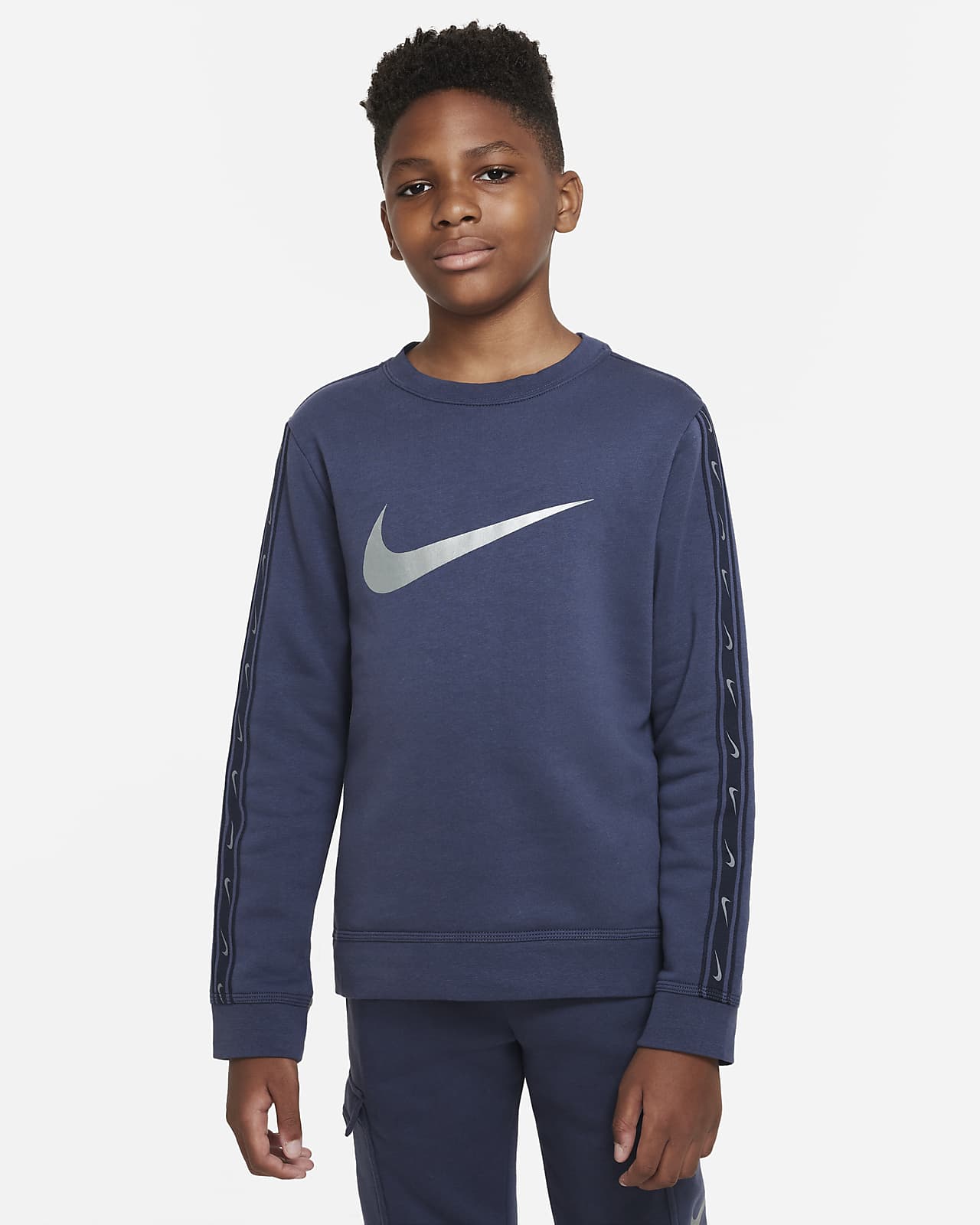 Nike Sportswear Repeat Older Kids' (Boys') Fleece Crew-Neck Sweatshirt ...