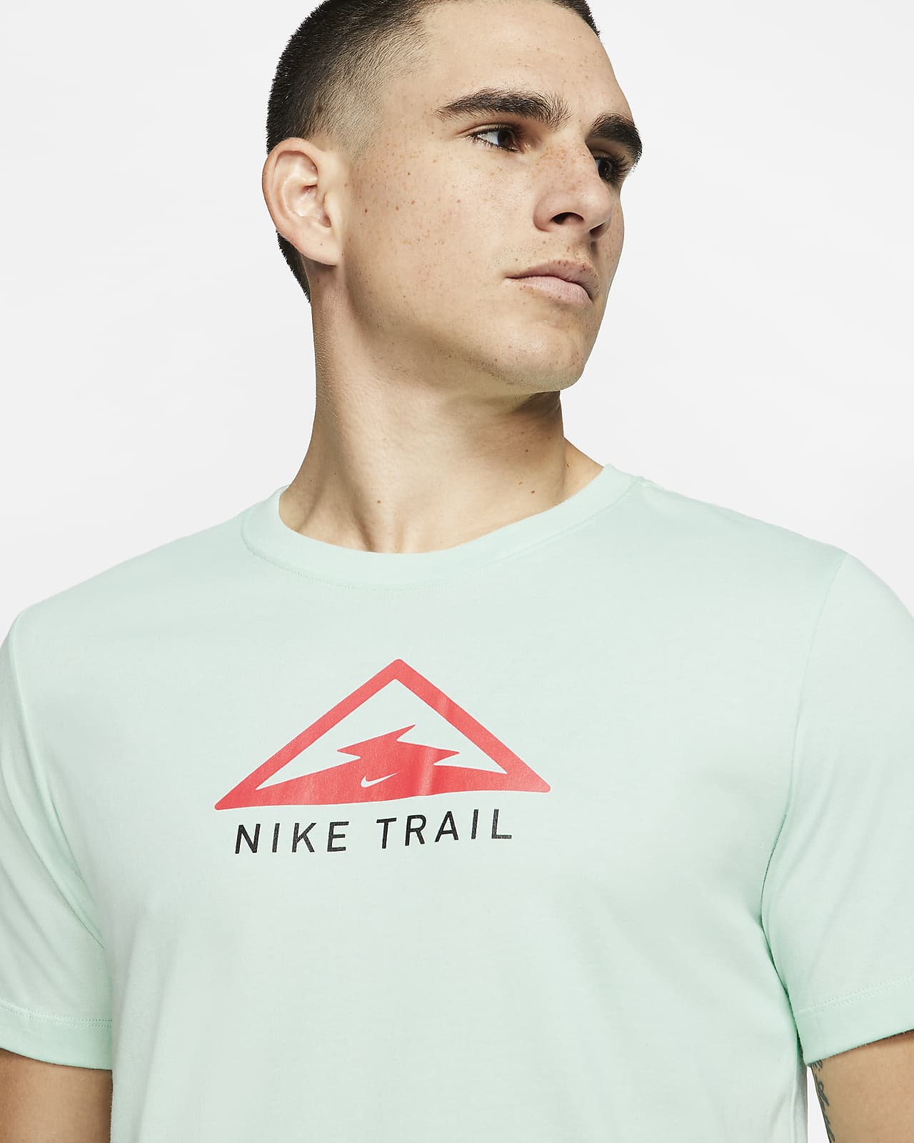 camiseta nike trail