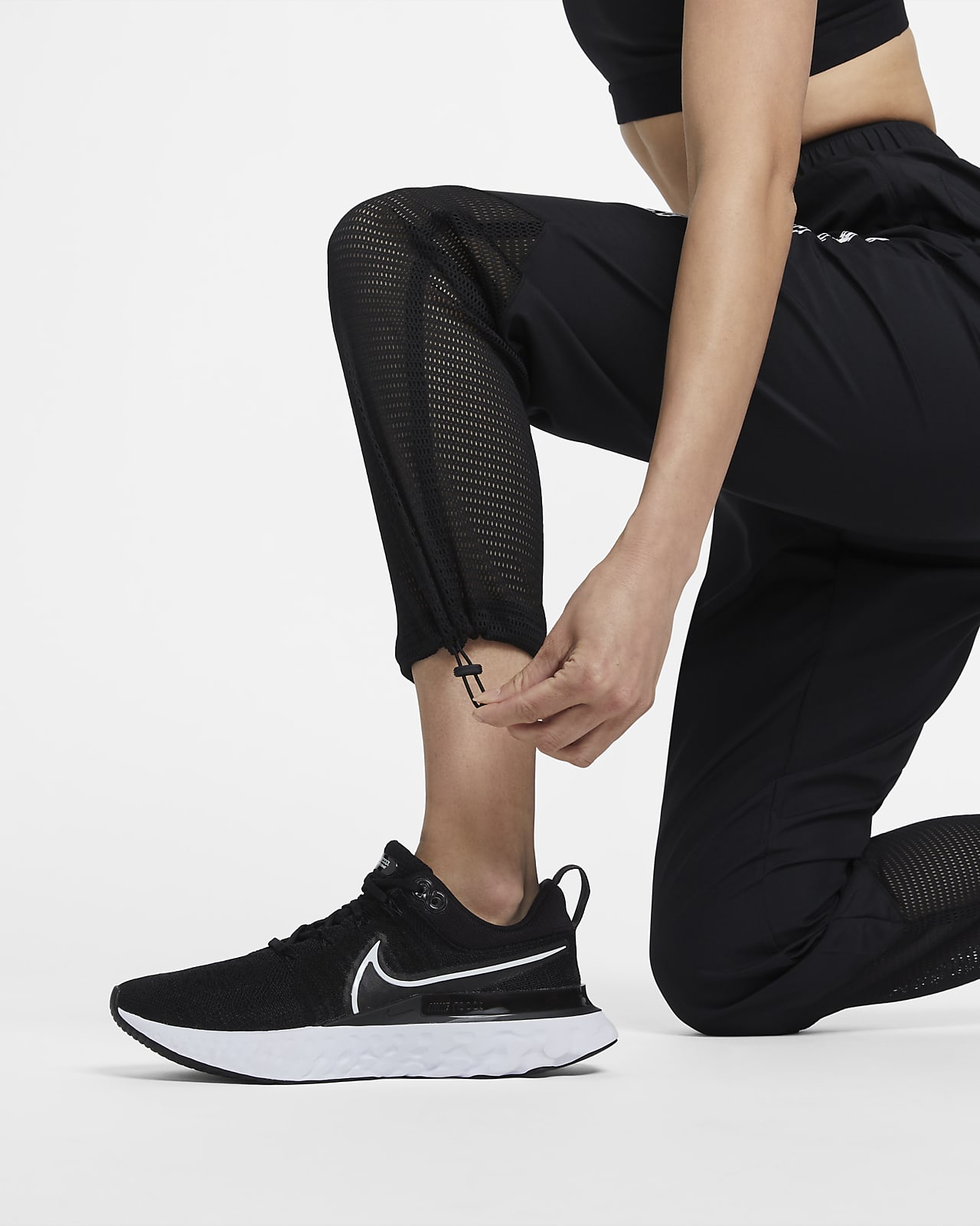 Nike Dri-FIT Swoosh Run Mid-Rise Mesh Running Pants W