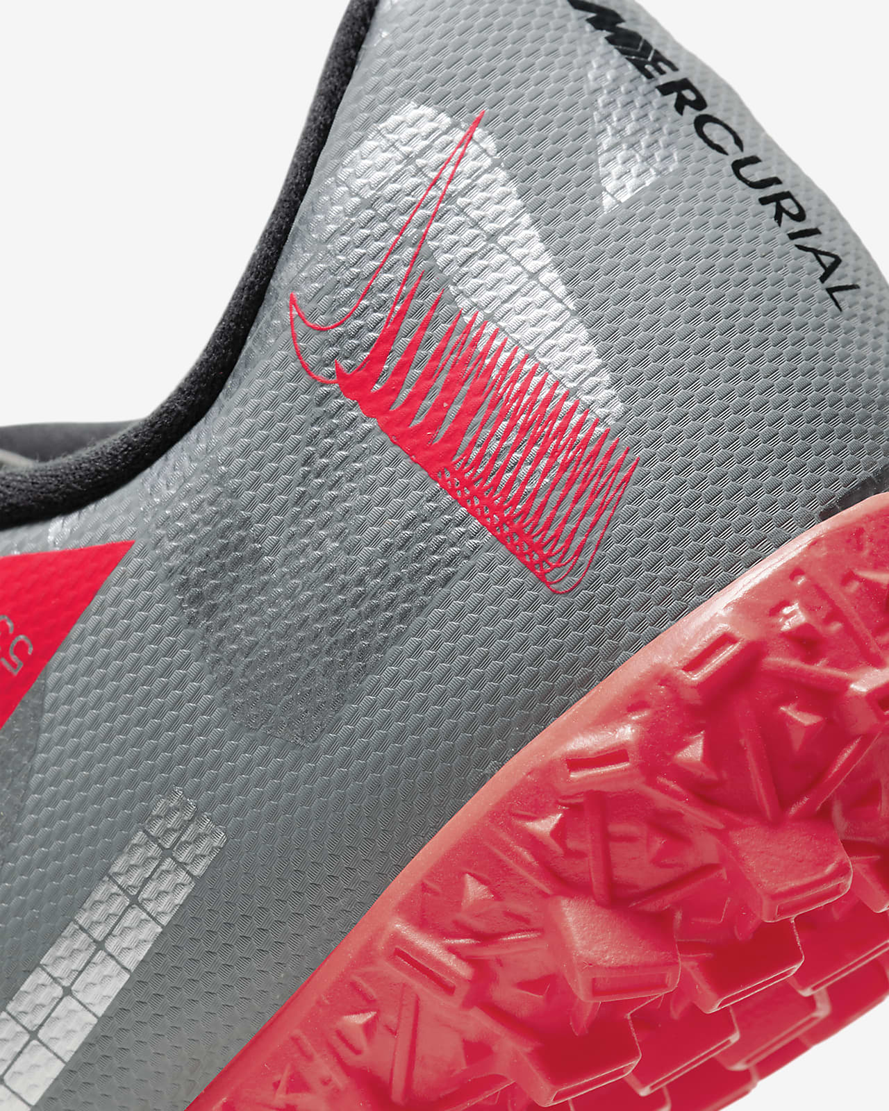 scarpe da calcio nike per campi sintetici