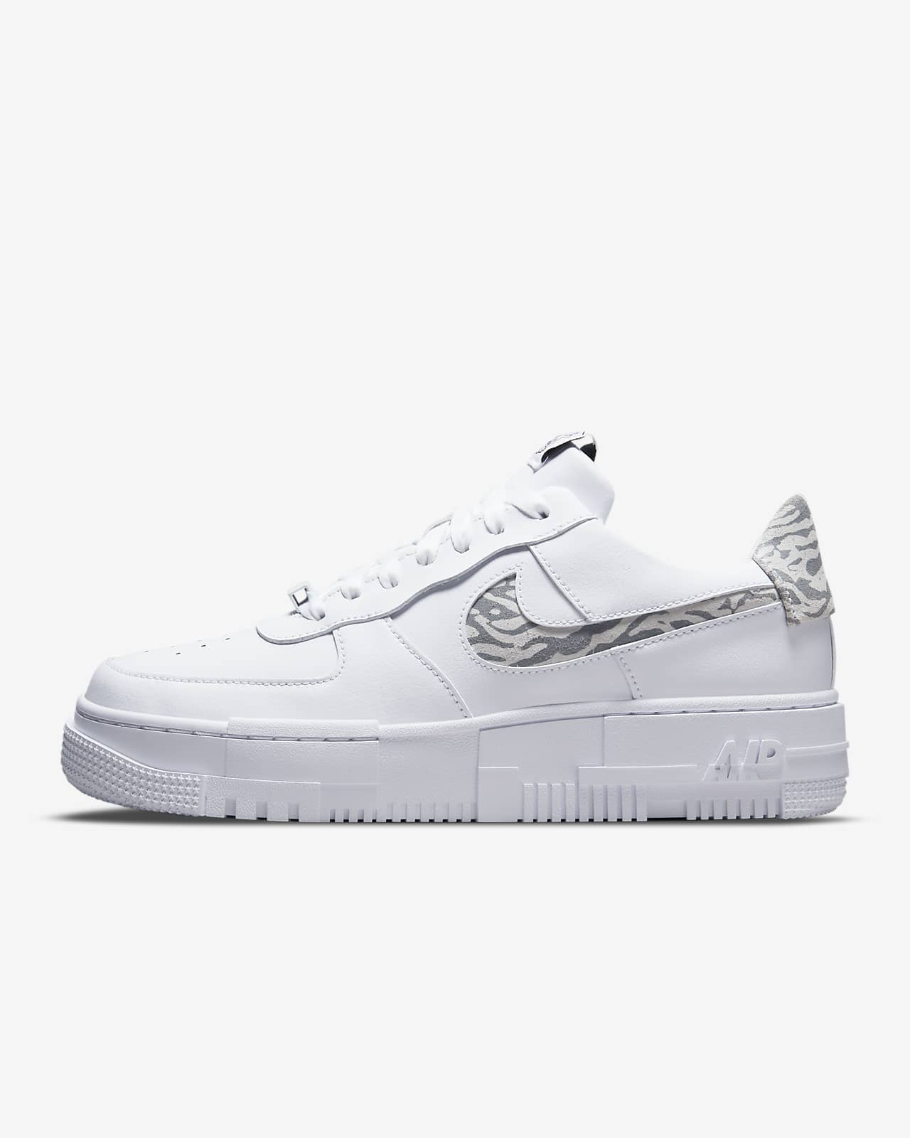 Chaussures Nike Air Force 1 Pixel SE pour Femme. Nike LU
