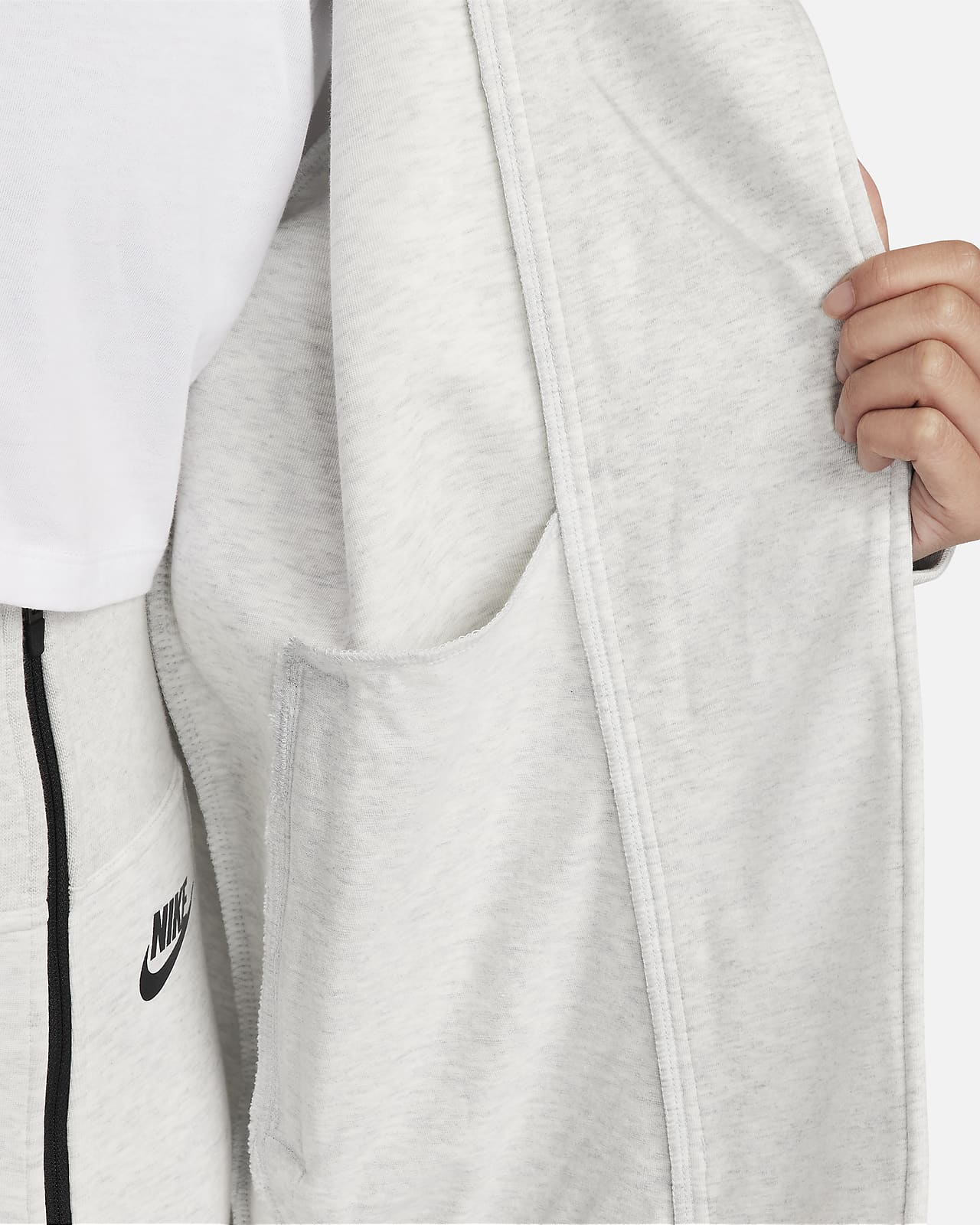 Nike Sportswear Tech Fleece 女款寬版全長式拉鍊連帽上衣。Nike TW