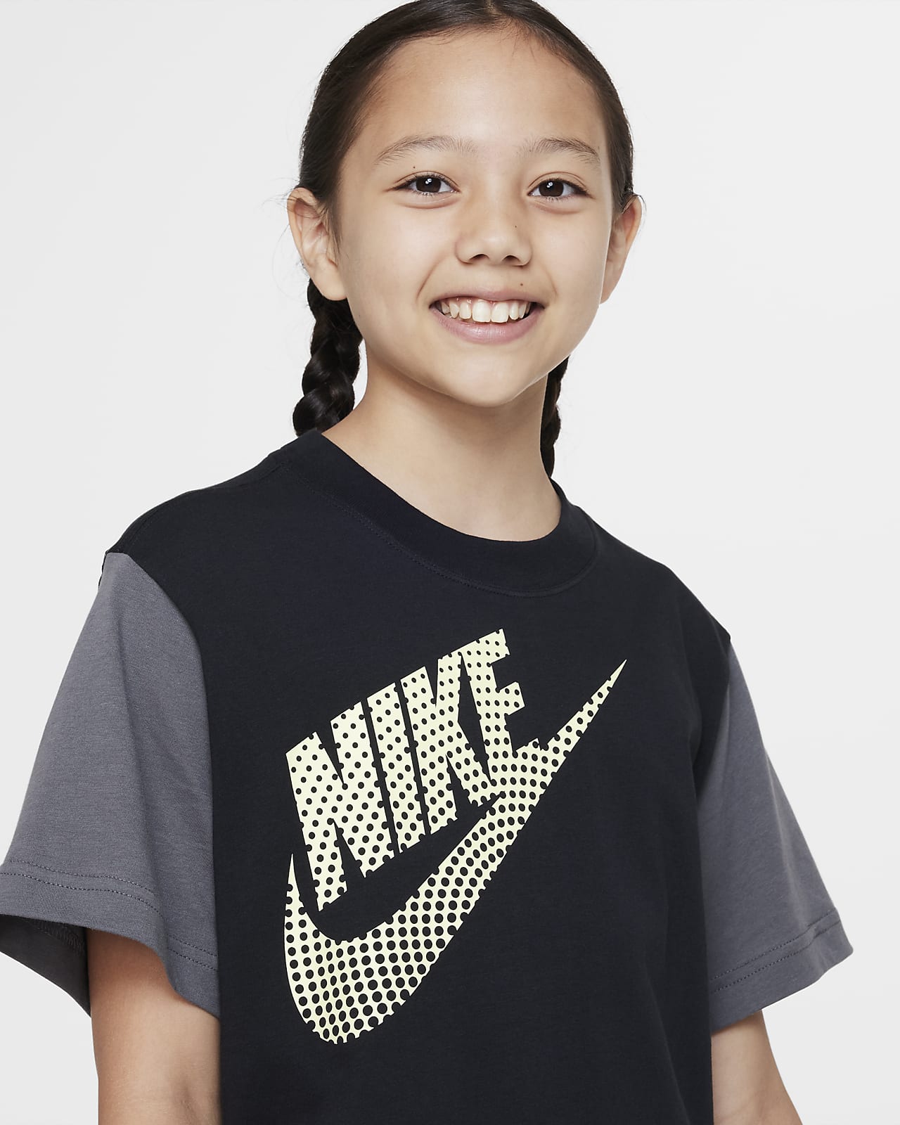 Nike Sportswear Essential Big Kids' (Girls') Dance T-Shirt.