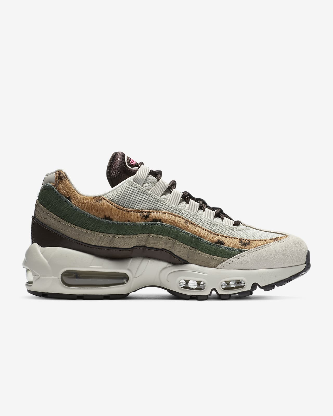 difference between air max 95 essential and premium