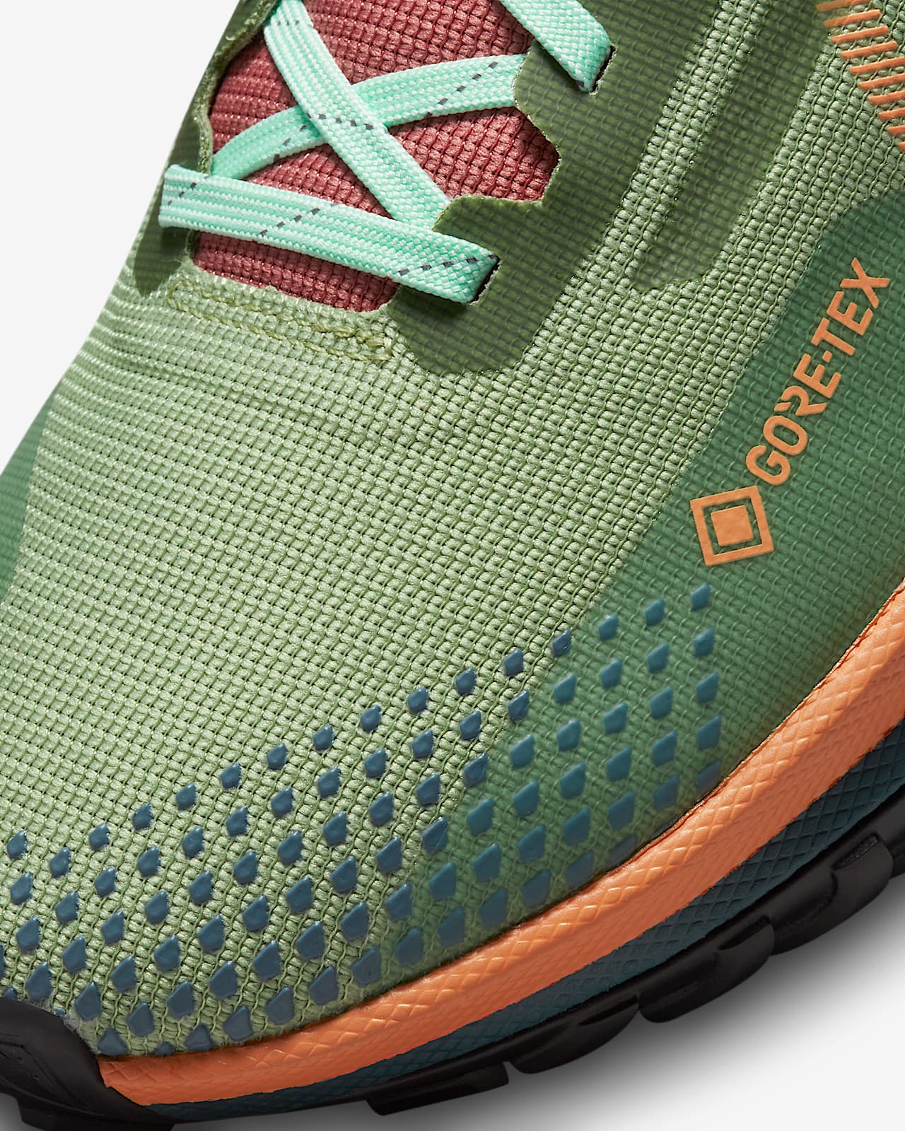 Waterproof Trail Running Shoes. Nike 