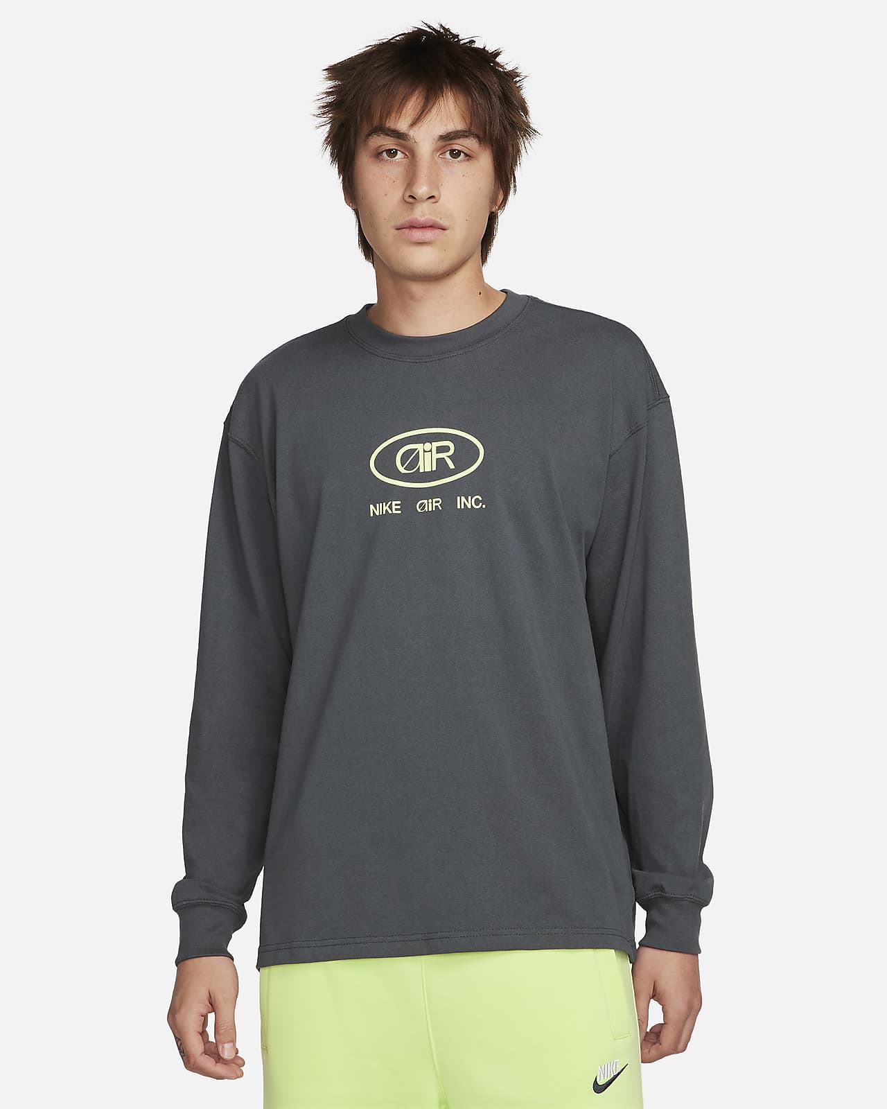 Nike Sportswear Men's Long-Sleeve T-Shirt. Nike BE