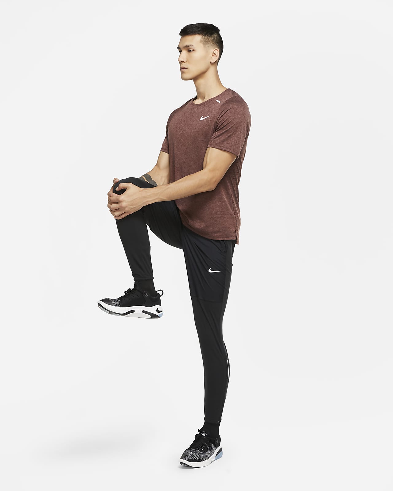 nike therma essential joggers