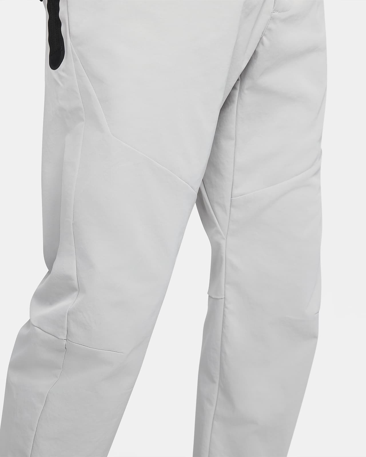 Nike Sportswear Tech Essentials Men's Unlined Commuter Trousers. Nike PT