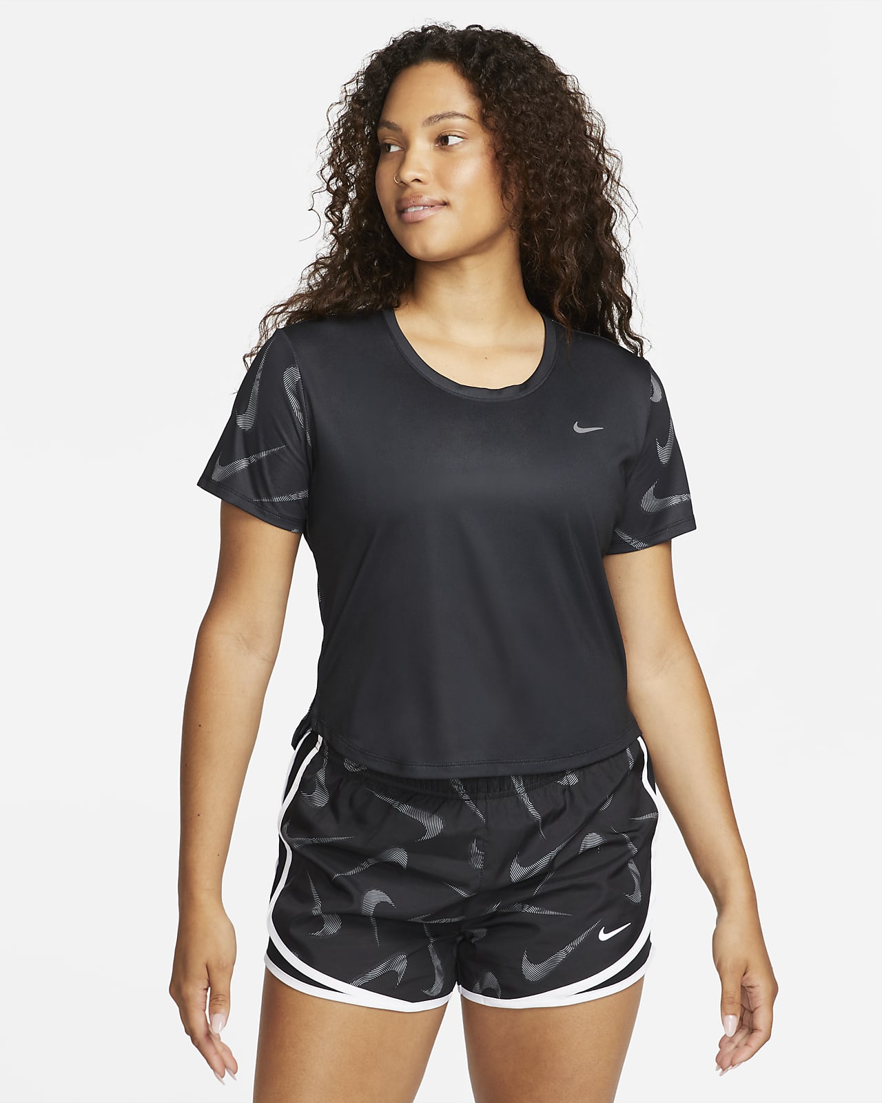 Nike Dri-FIT Swoosh hardlooptop met print en korte mouwen voor dames