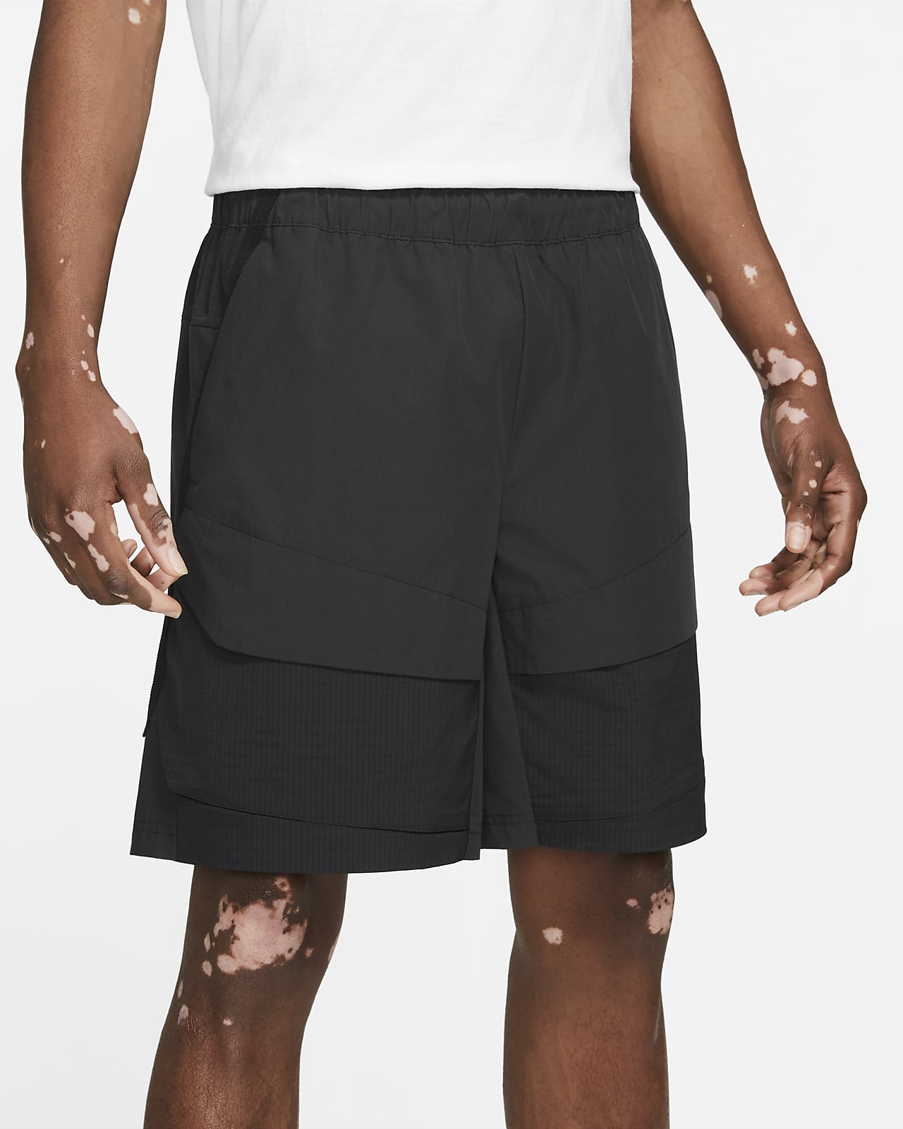 Short cargo Nike Sportswear Tech Pack pour Homme. Nike LU