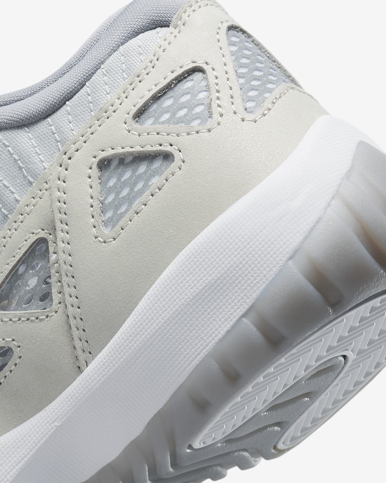 Air Jordan 11 Retro Low IE Herenschoenen. Nike BE