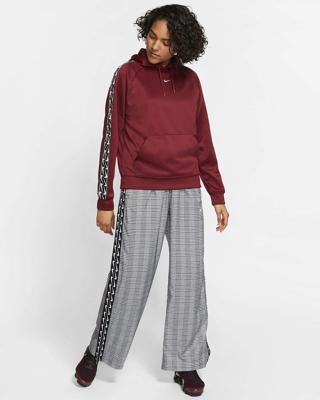 Nike Sportswear Damen Hoodie mit Logo. Nike DE Nike Sportswear Damen Hoodie mit Logo. Nike DE