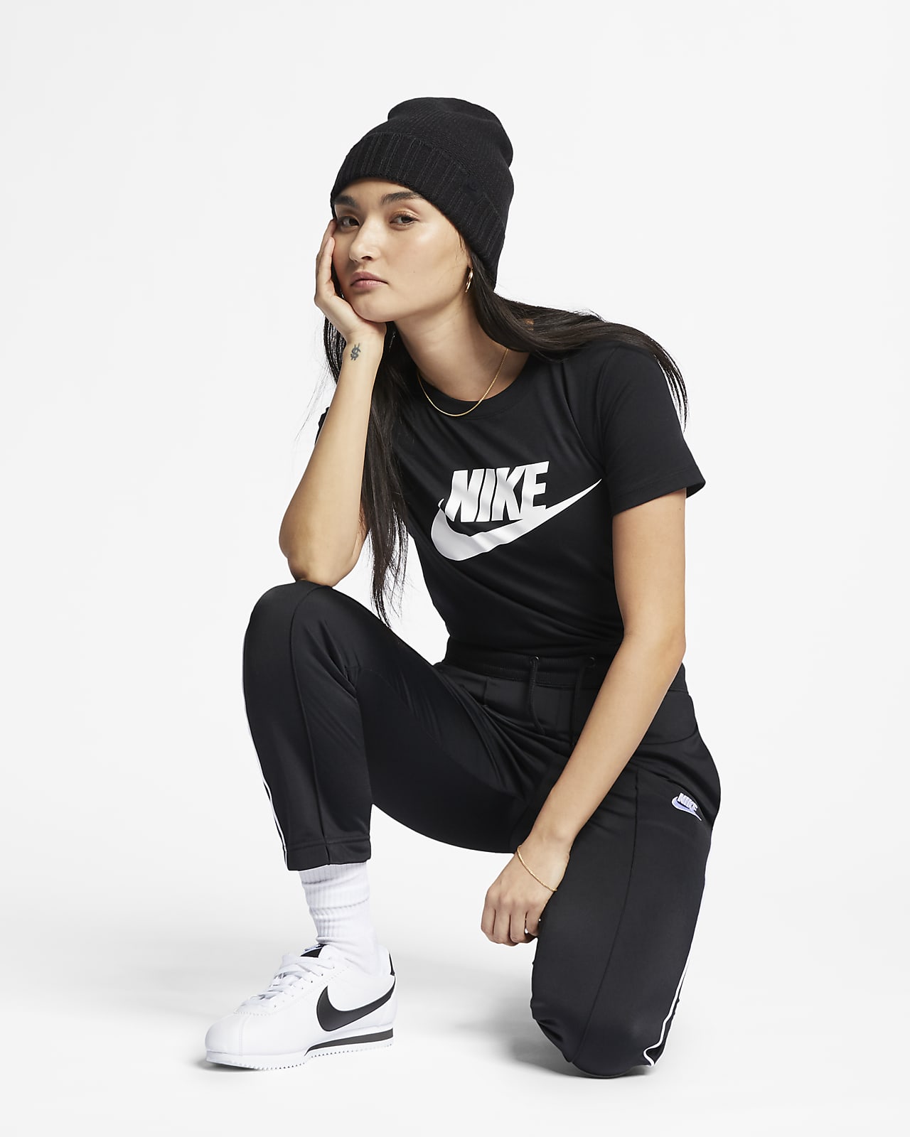 Nike Sportswear Essential Women's T-Shirt. Nike SG