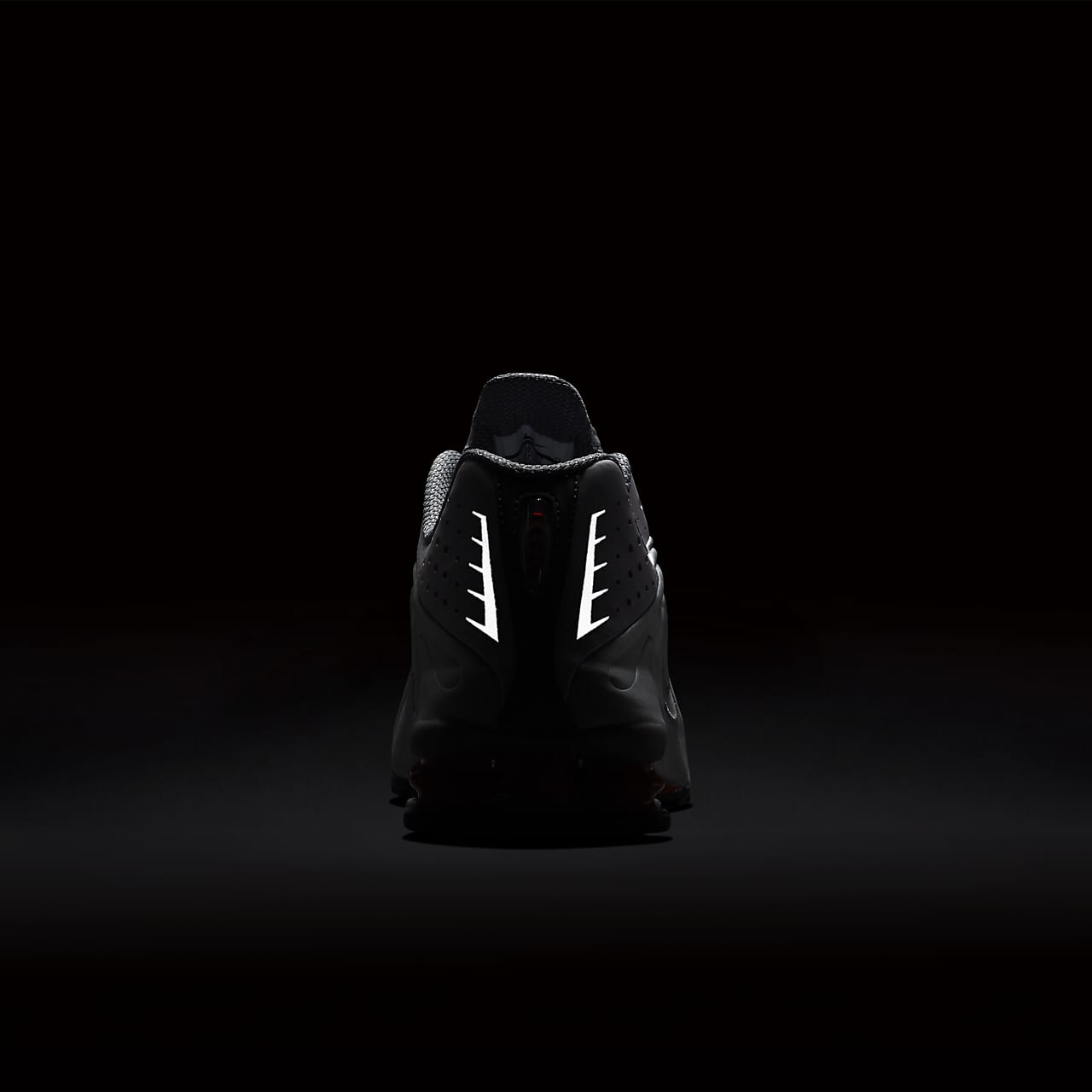 nike sportswear shox r4