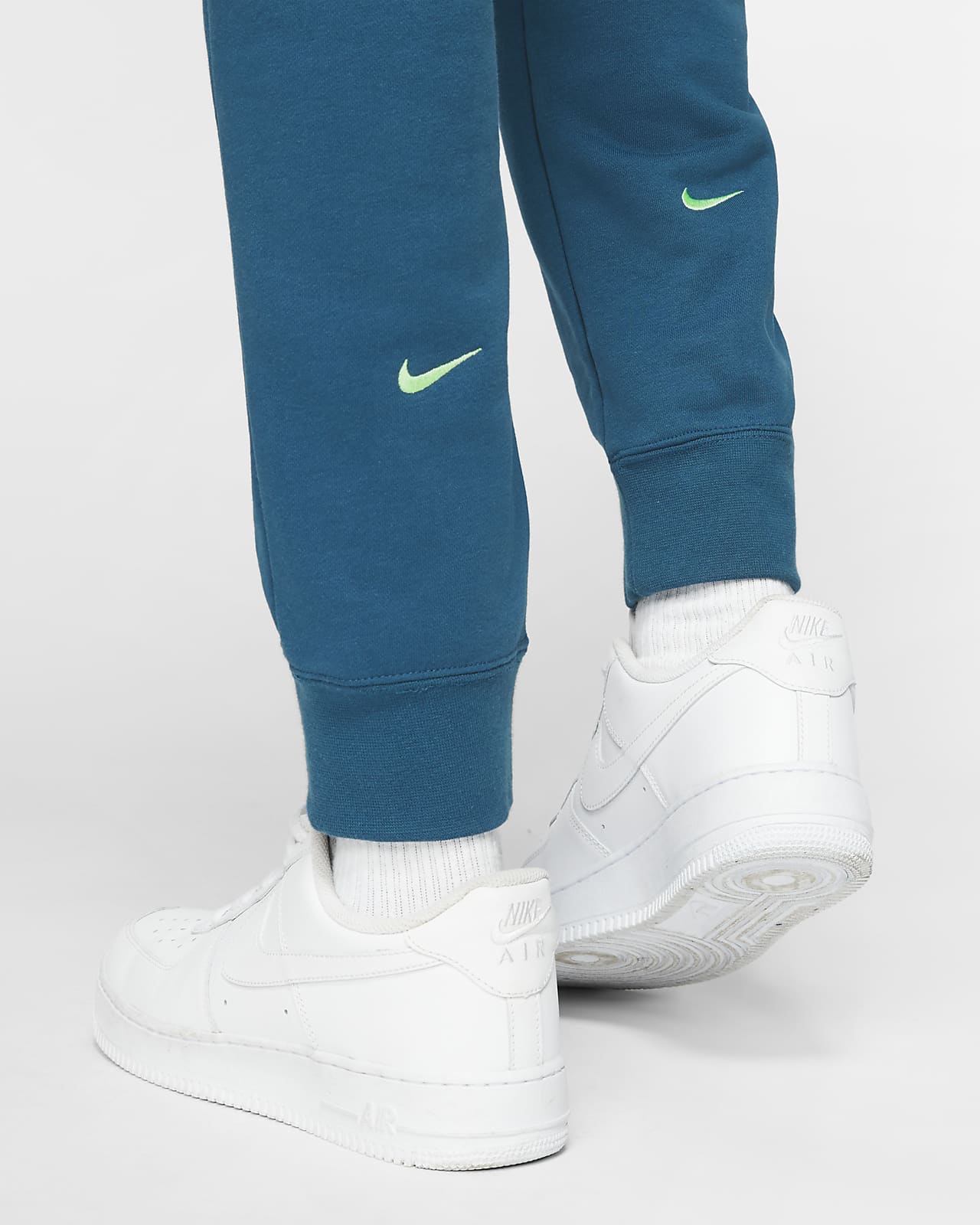 Nike Sportswear Swoosh Men's French Terry Trousers. Nike NZ