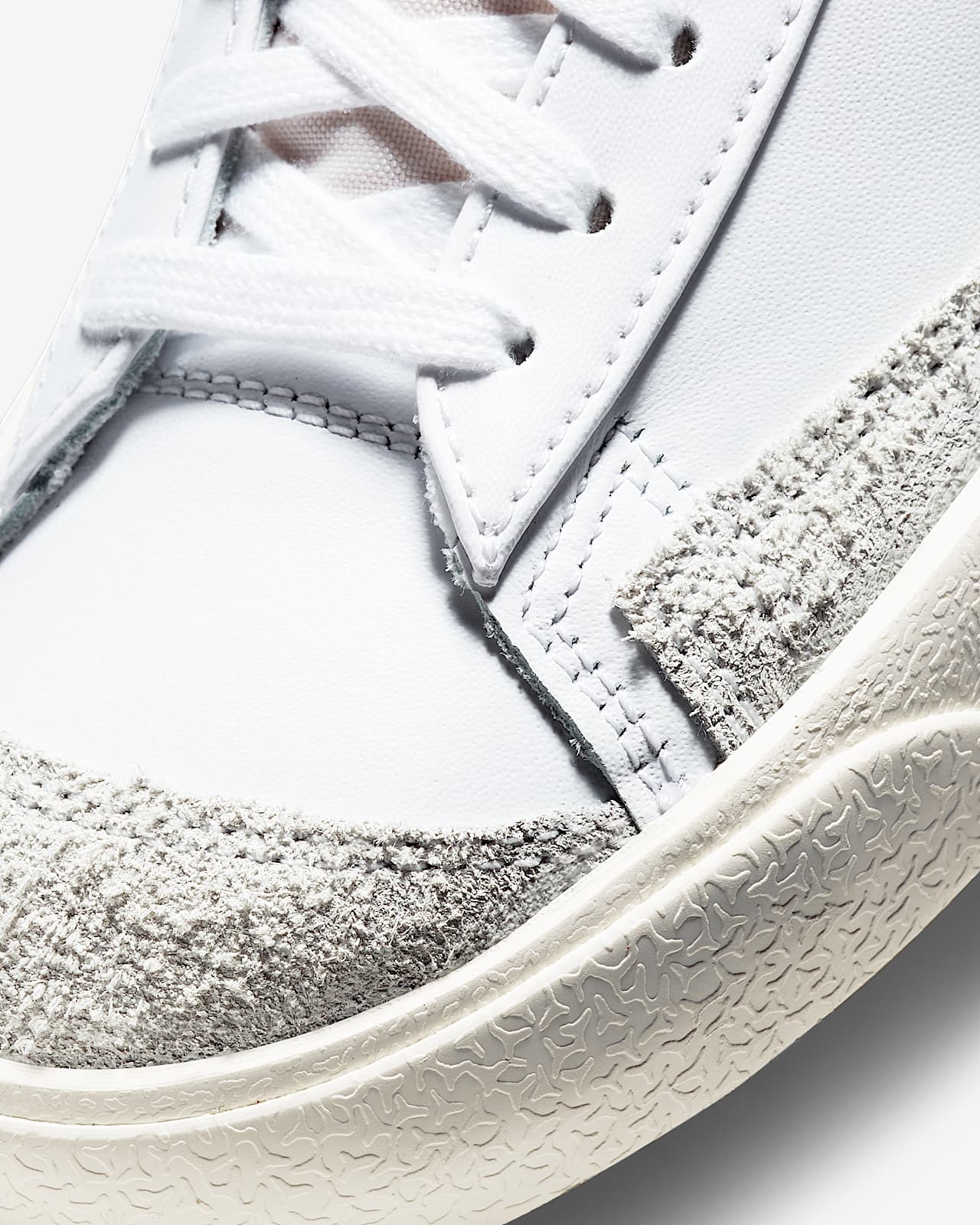 nike womens blazer mid woven