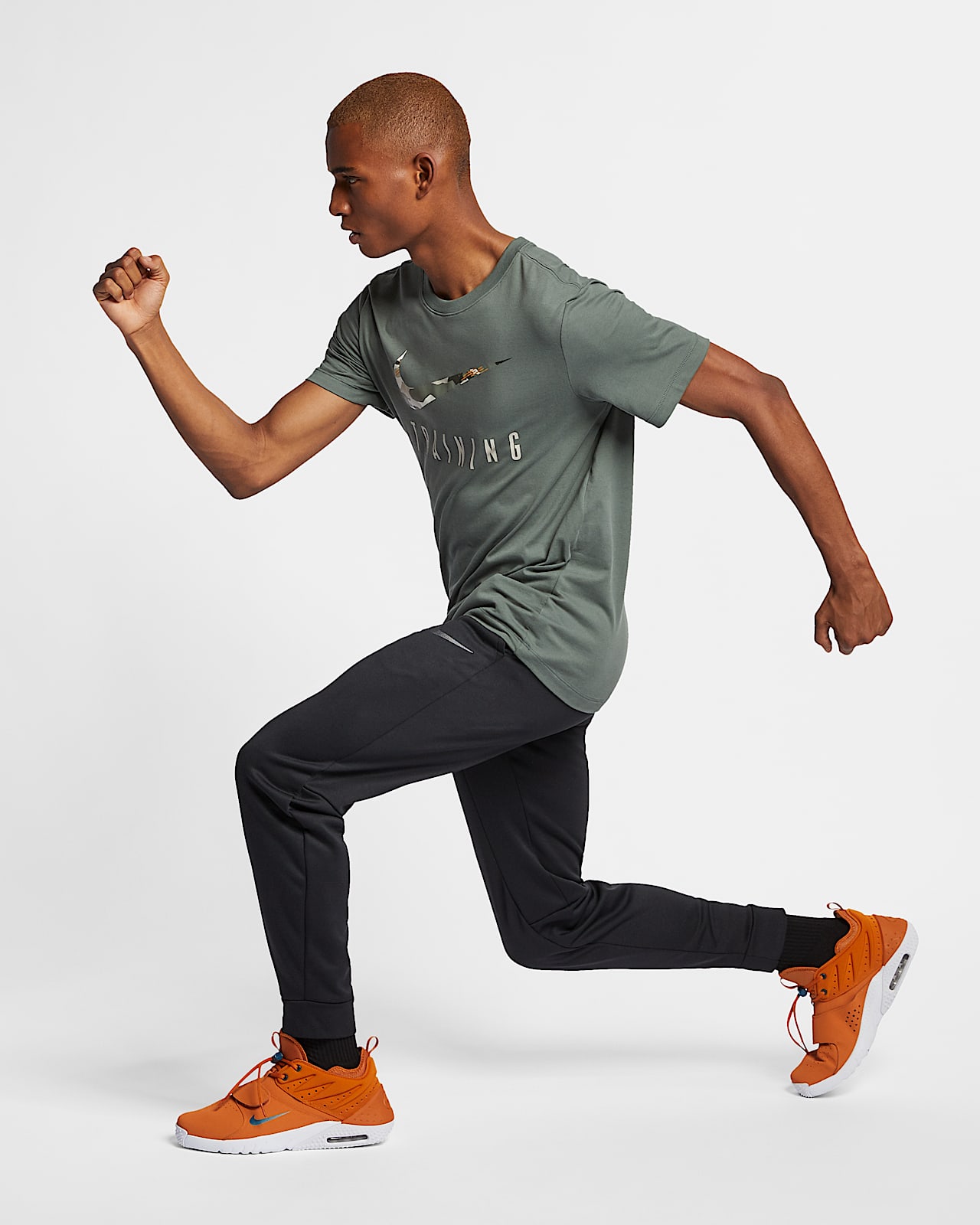Tapered Training Trousers. Nike CZ
