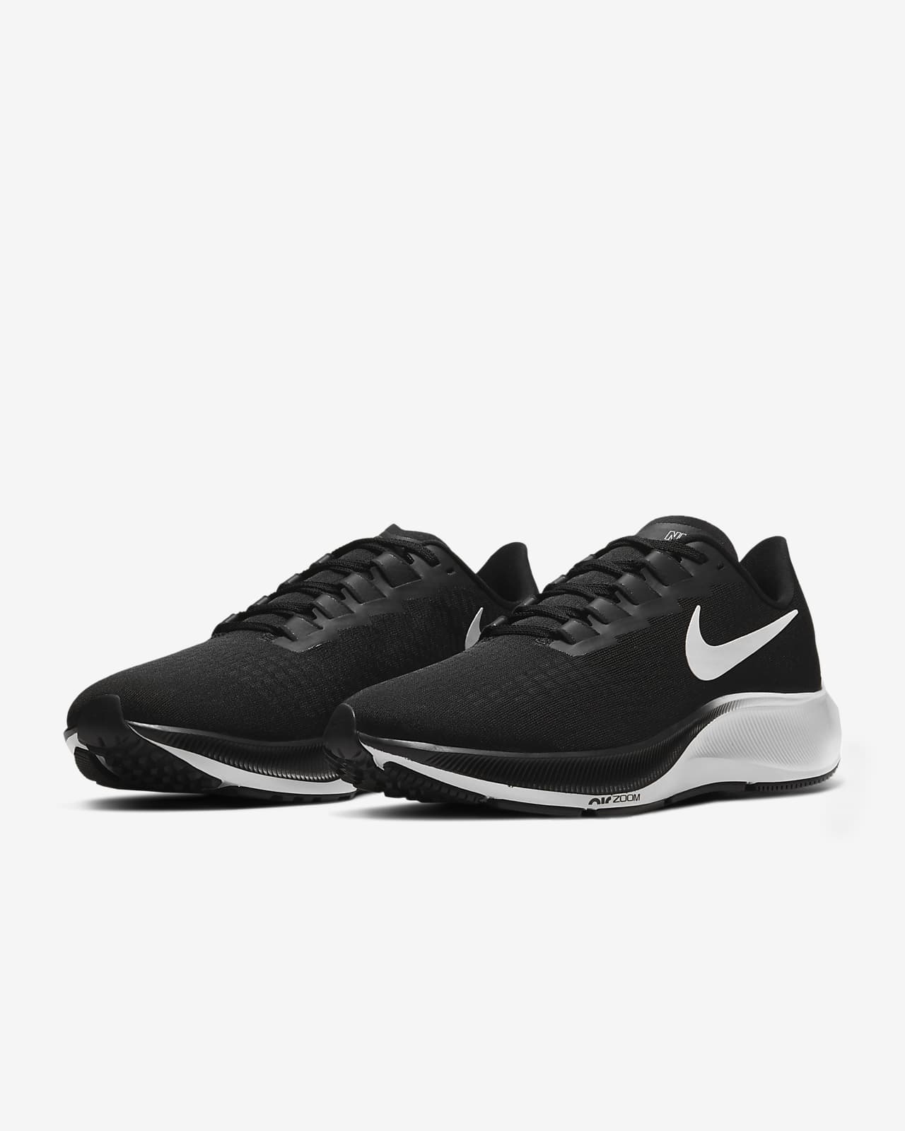 nike running air zoom pegasus trainers in black and white