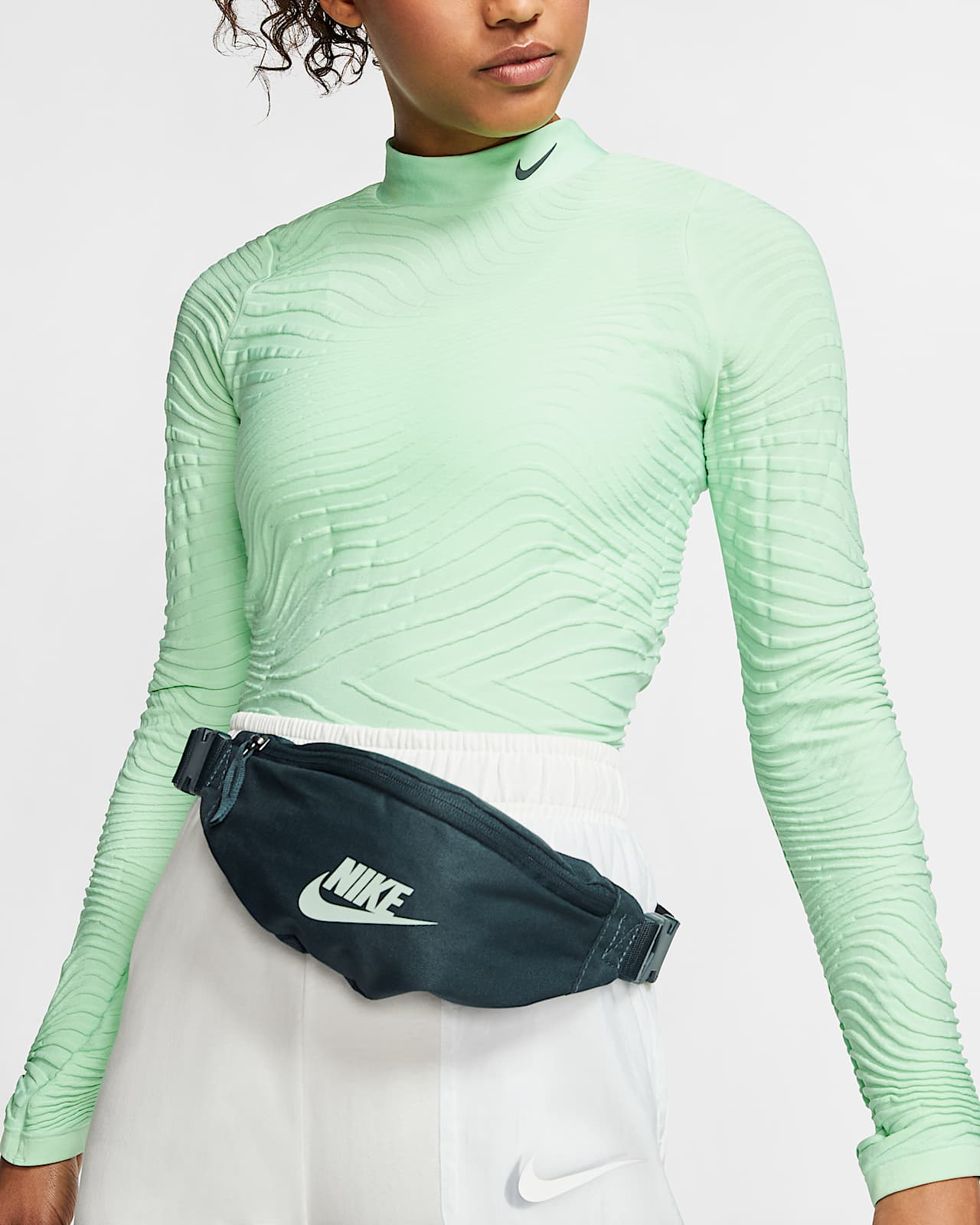 nike small heritage hip pack