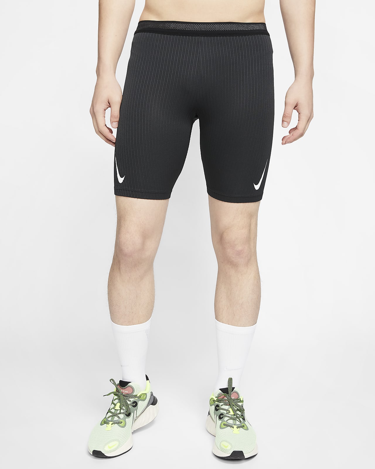 Nike 男款跑步五分緊身褲。Nike TW