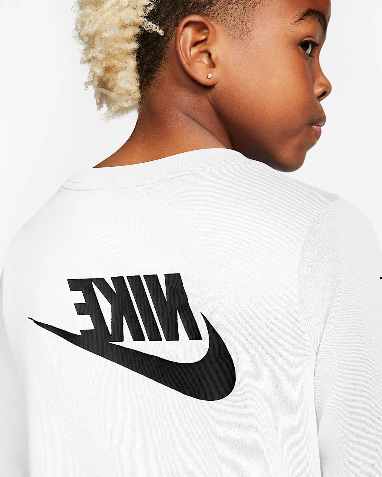 Långärmad t shirt Nike Sportswear för ungdom (killar). Nike SE Långärmad t shirt Nike Sportswear för killar. Nike SE