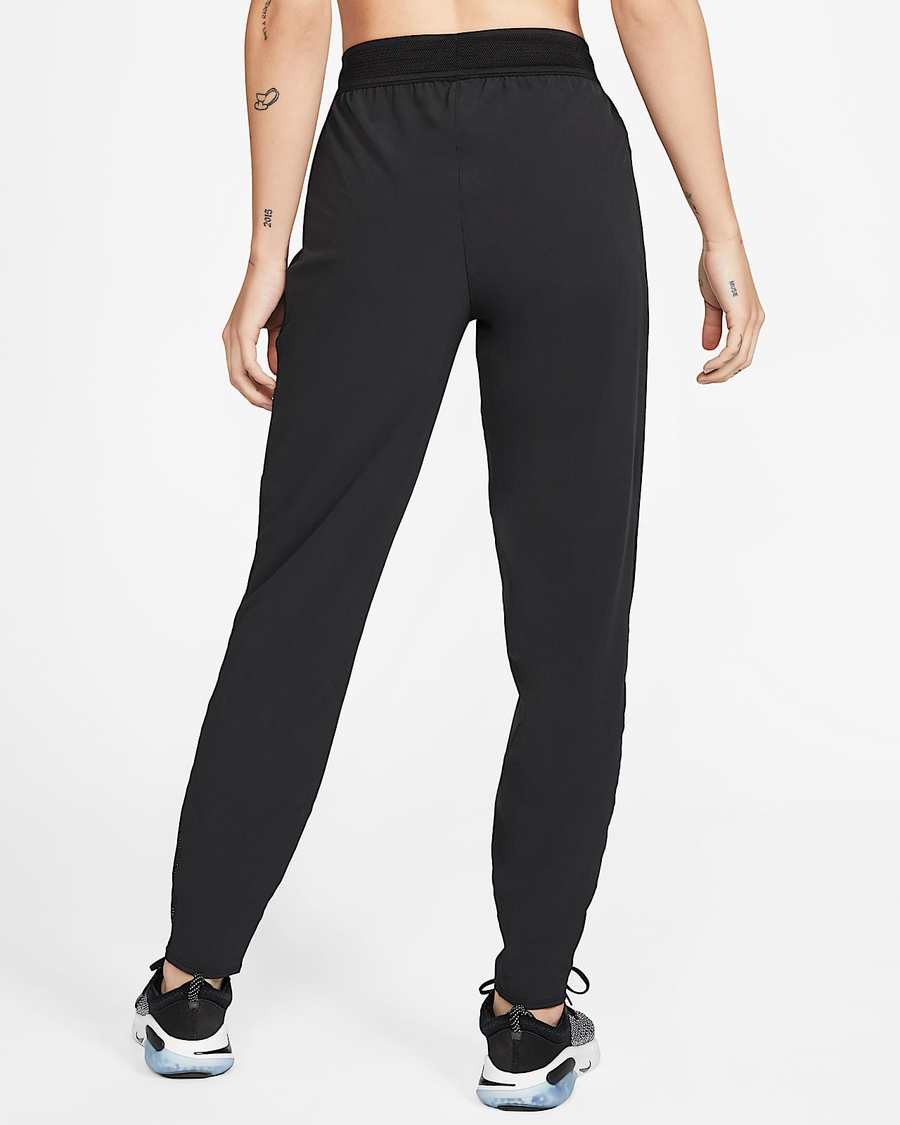 Venta > joggers slim en negro essentials de nike > en stock