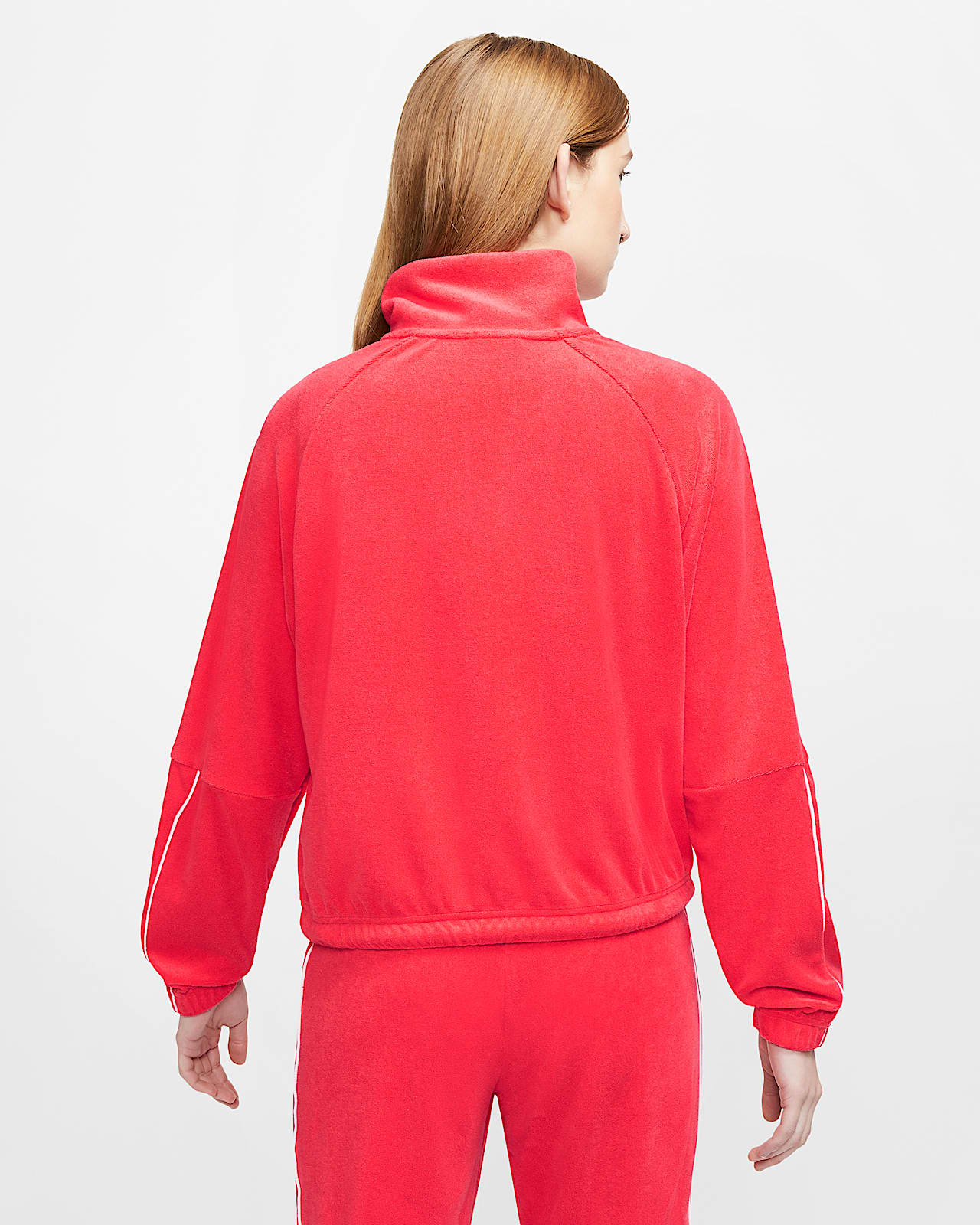 Nike Sportswear Damenjacke mit durchgehendem Reißverschluss Nike Sportswear Damenjacke mit Kapuze und durchgehendem