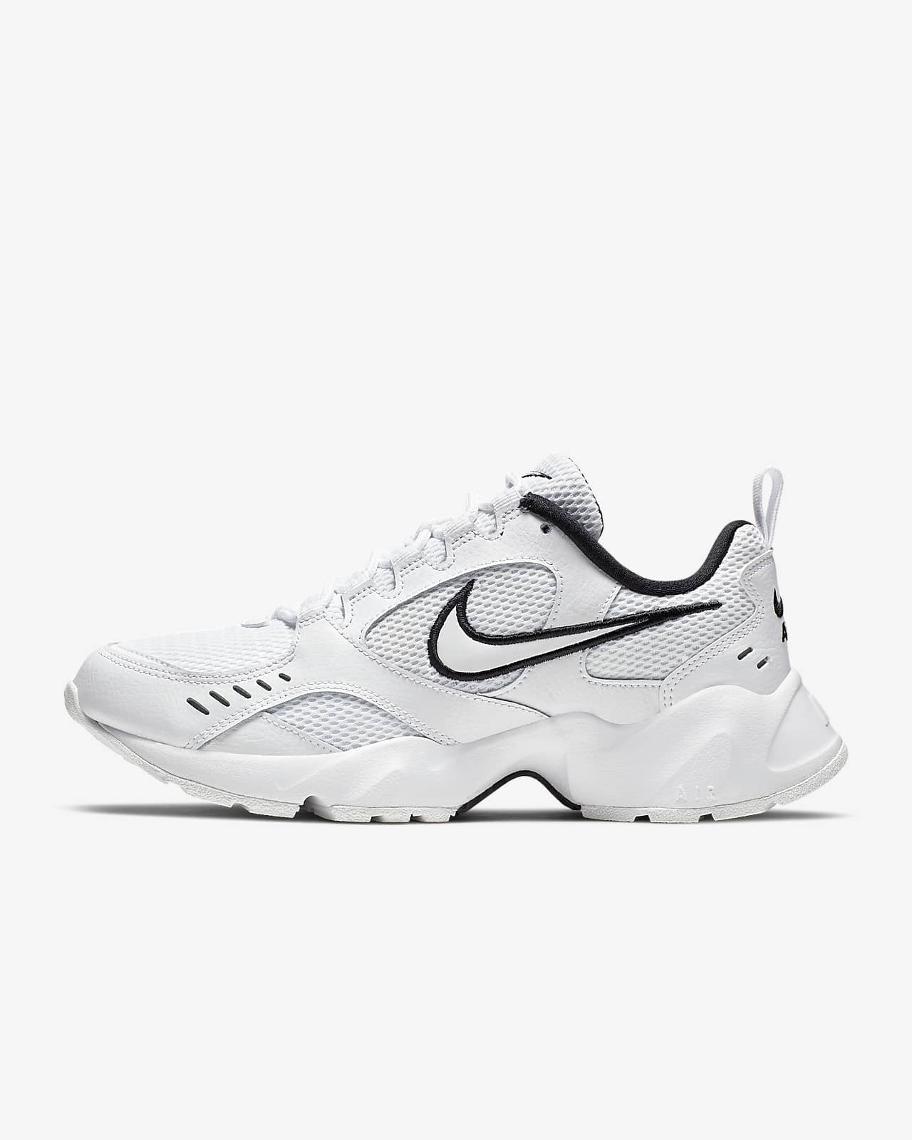 white nike chunky trainers