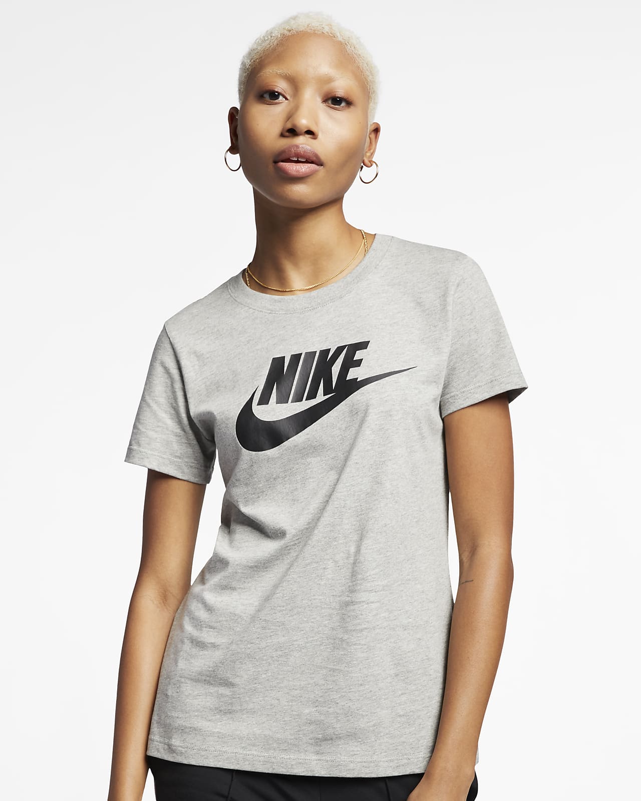 Nike Sportswear Essential T-Shirt. Nike Lu